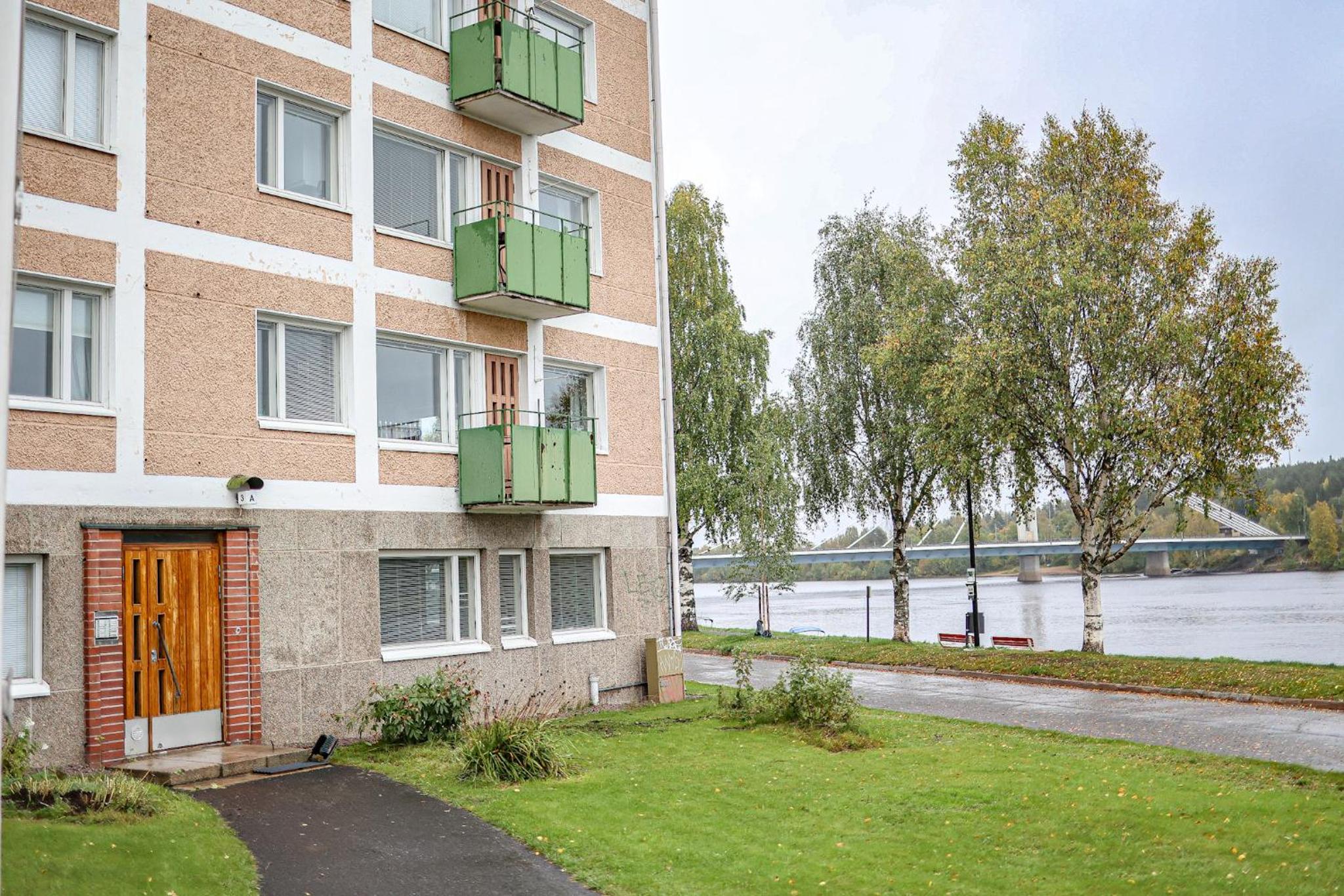 Riverside Serenity Apartment