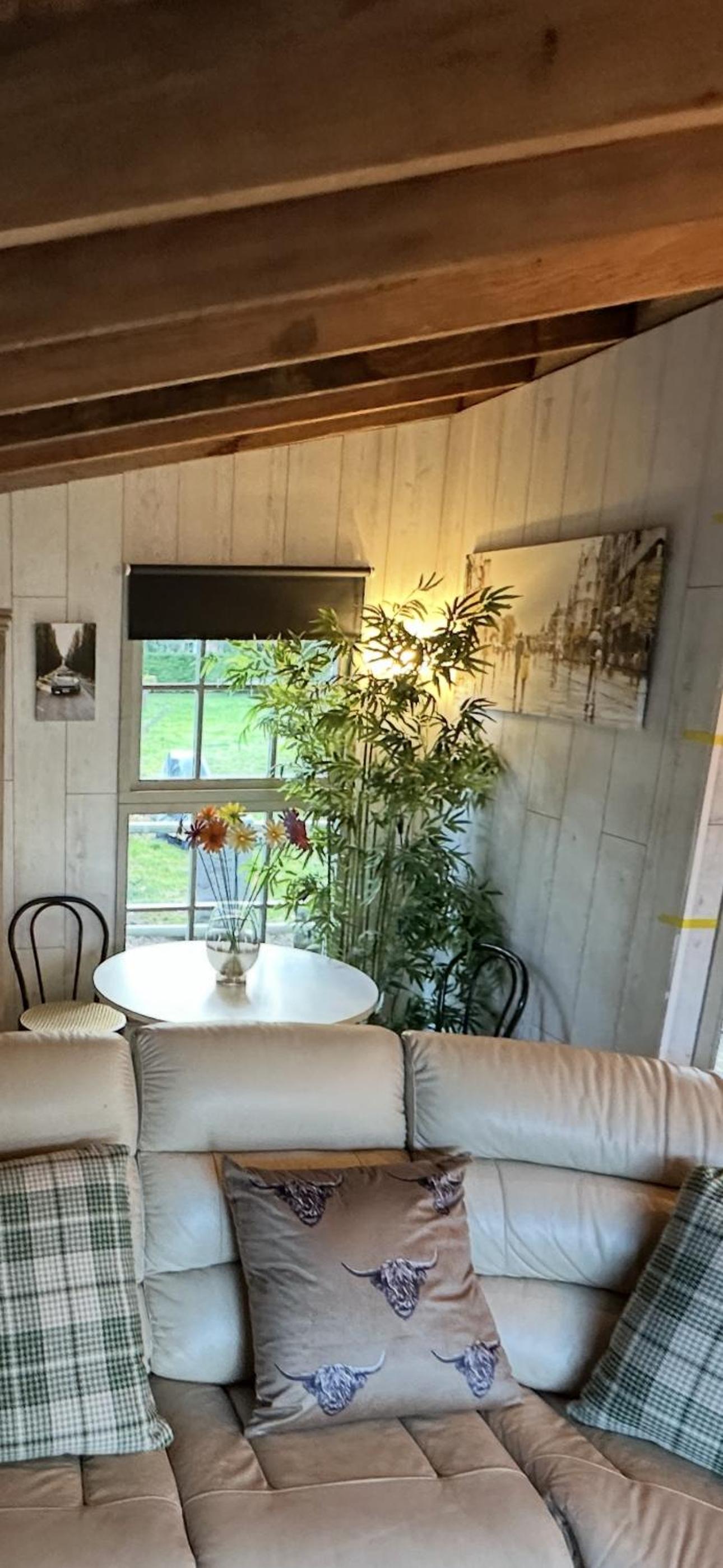 Escape to the Country, Retreat, huge Log Cabin over small river, private hot tub & log burner, WiFi, 65 inch smart TV relax read at Weston Newark, Nottingh