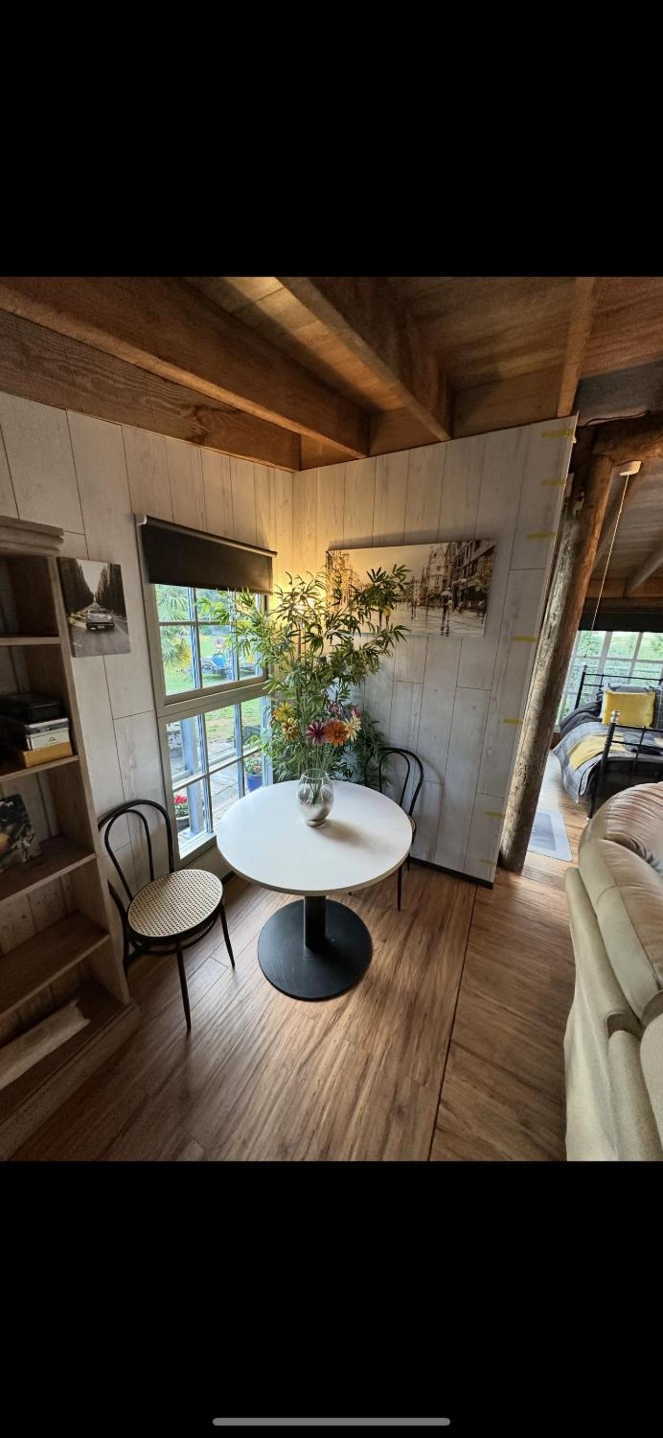 Escape to the Country, Retreat, huge Log Cabin over small river, private hot tub & log burner, WiFi, 65 inch smart TV relax read at Weston Newark, Nottingh