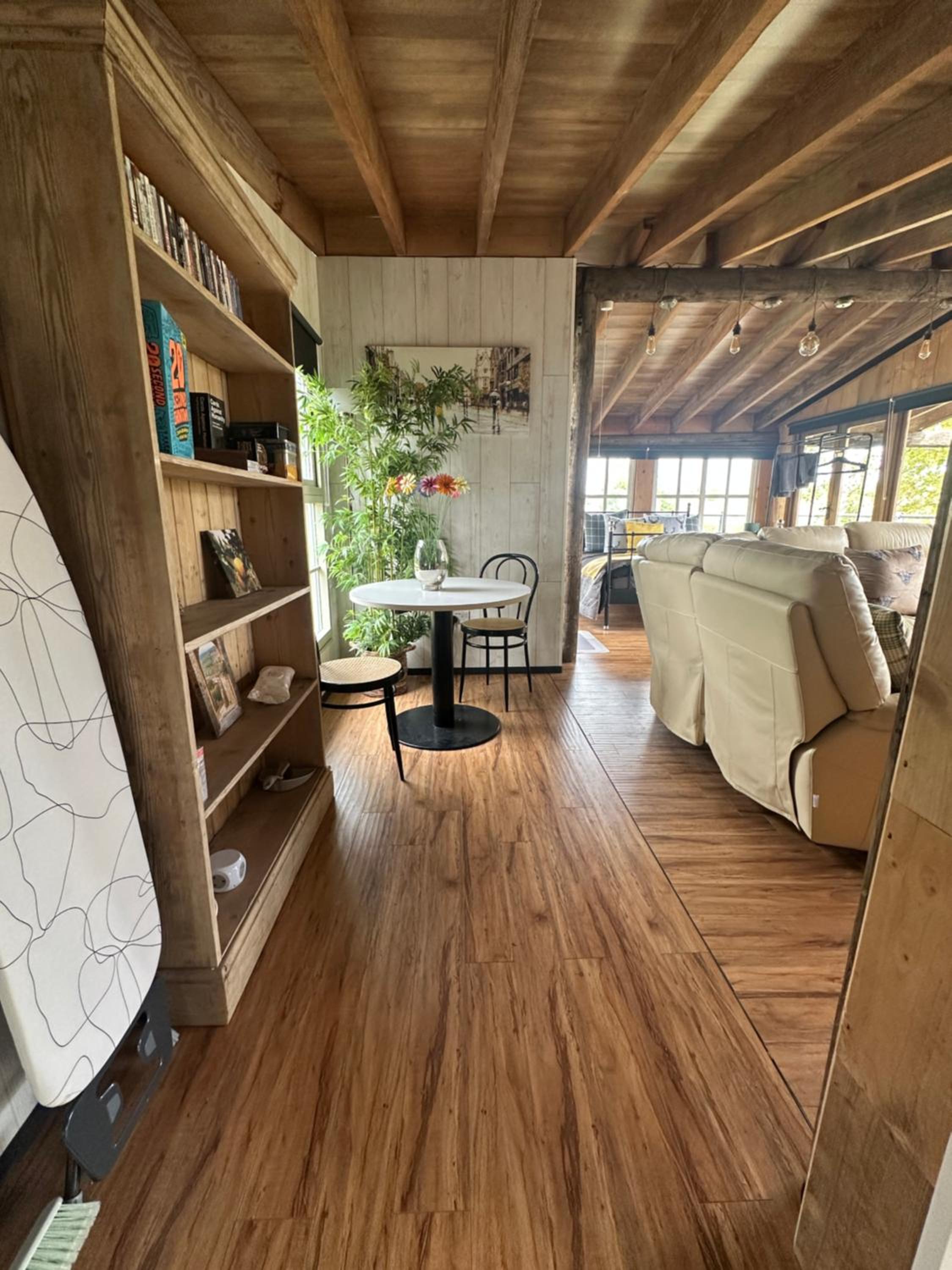 Escape to the Country, Retreat, huge Log Cabin over small river, private hot tub & log burner, WiFi, 65 inch smart TV relax read at Weston Newark, Nottingh