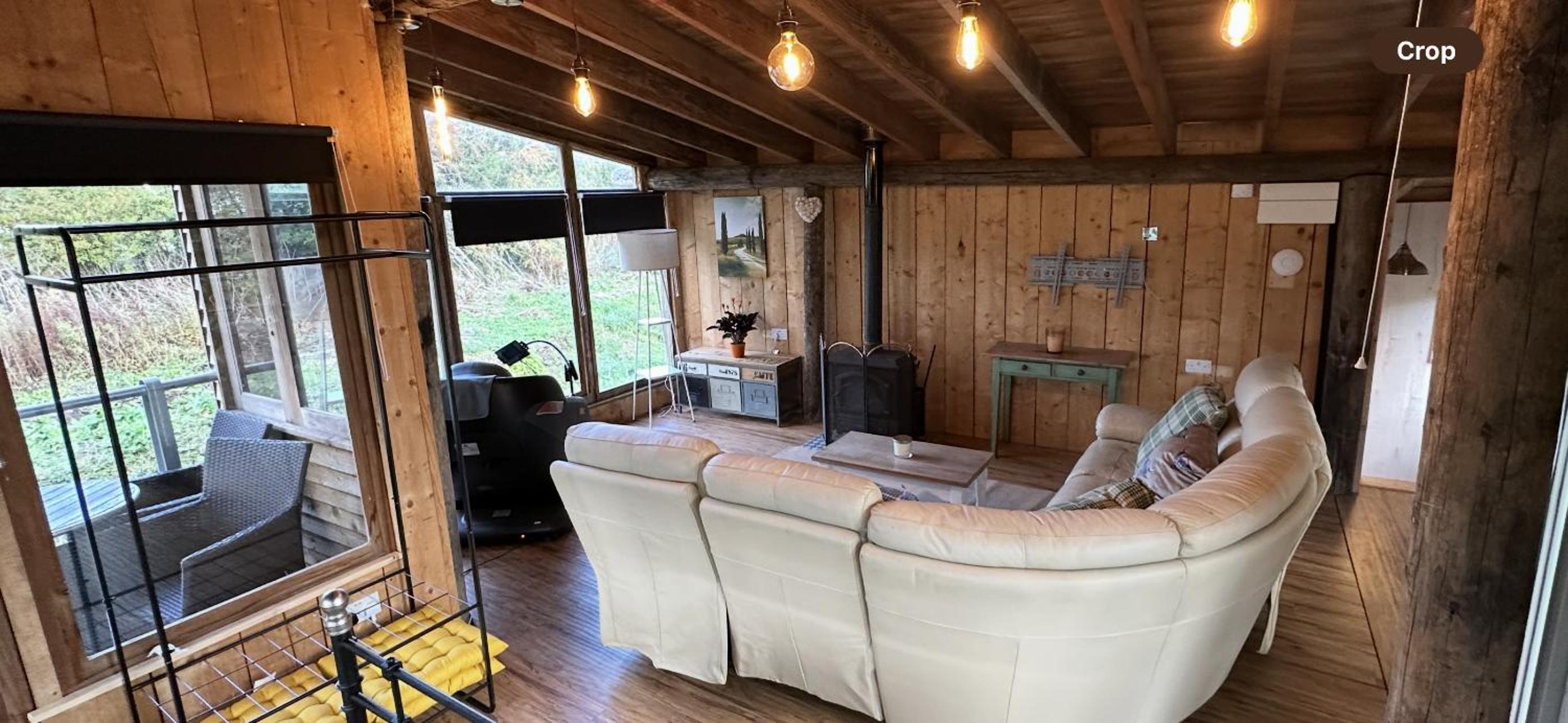 Escape to the Country, Retreat, huge Log Cabin over small river, private hot tub & log burner, WiFi, 65 inch smart TV relax read at Weston Newark, Nottingh