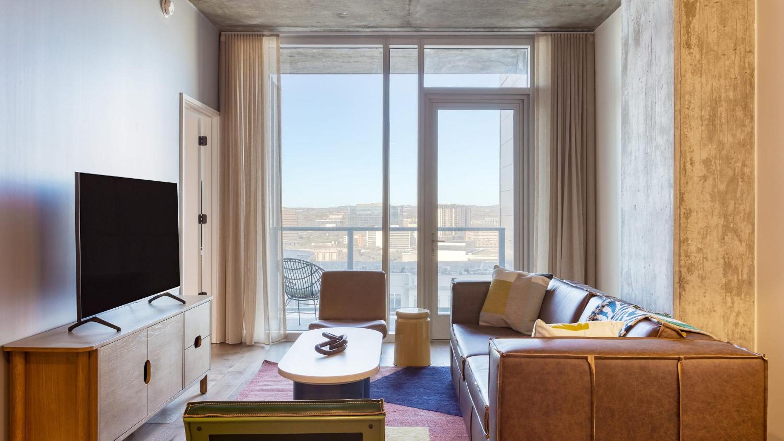 New Austin High Rise w Luxe Amenities Rooftop Pool Gym Yoga Studio More