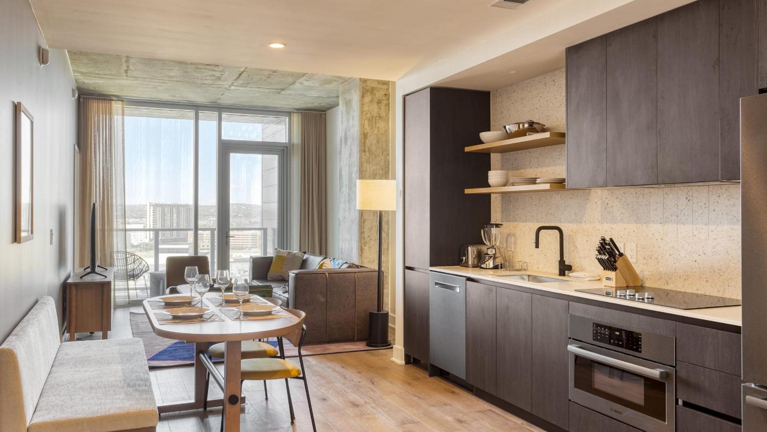 New Austin High Rise w Luxe Amenities Rooftop Pool Gym Yoga Studio More