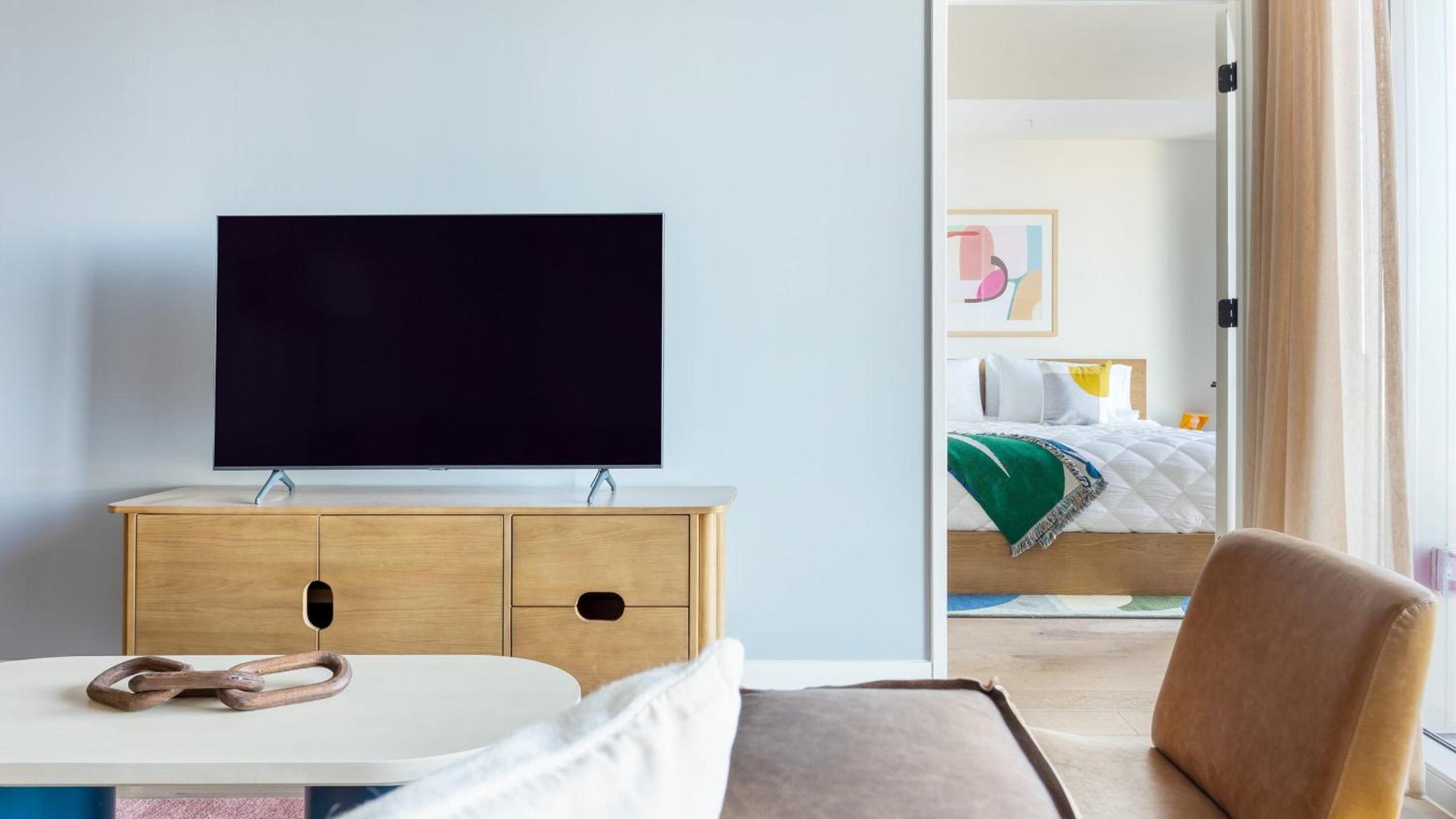 New Austin High Rise w Luxe Amenities Rooftop Pool Gym Yoga Studio More