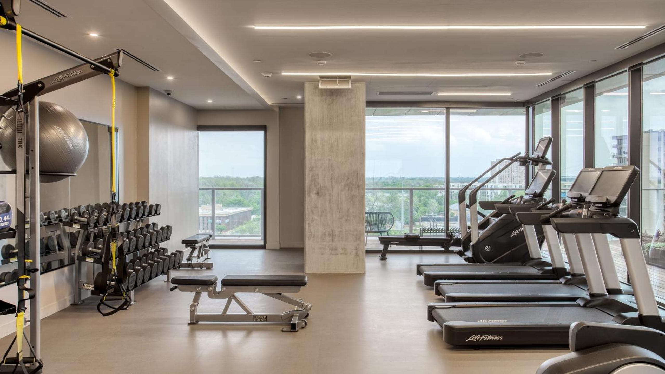 New Austin High Rise w Luxe Amenities Rooftop Pool Gym Yoga Studio More