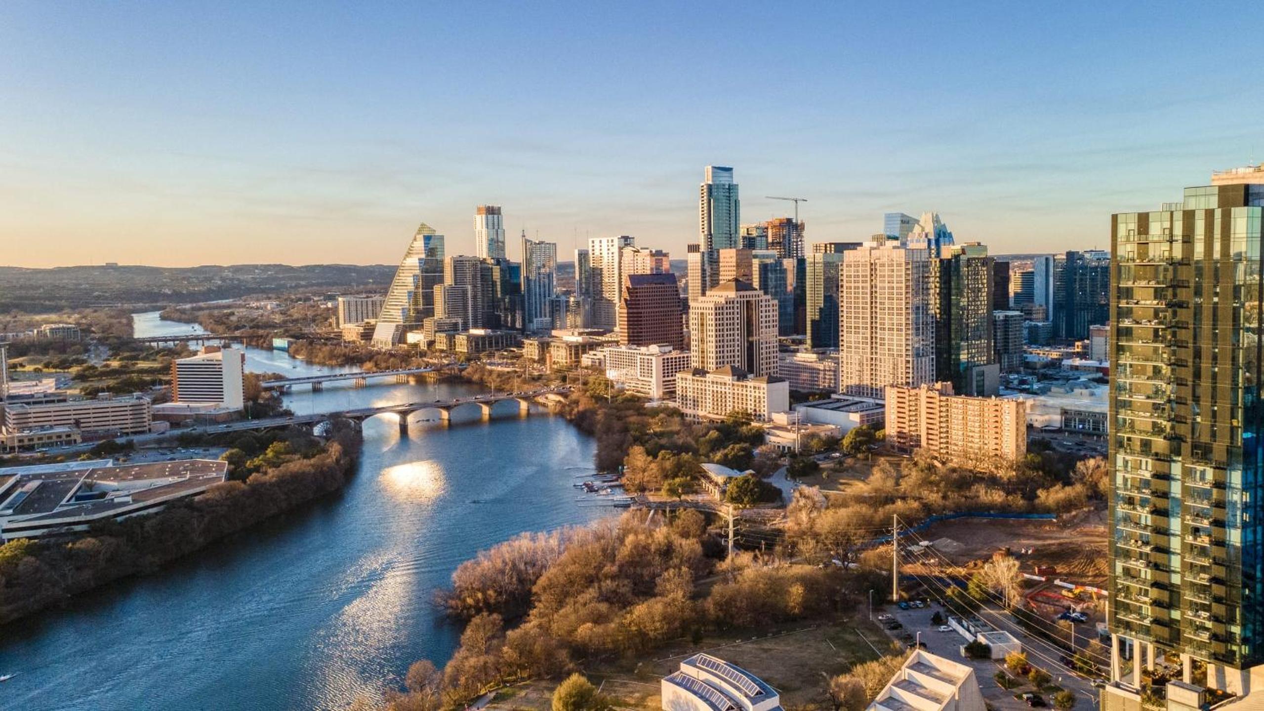 New Austin High Rise w Luxe Amenities Rooftop Pool Gym Yoga Studio More