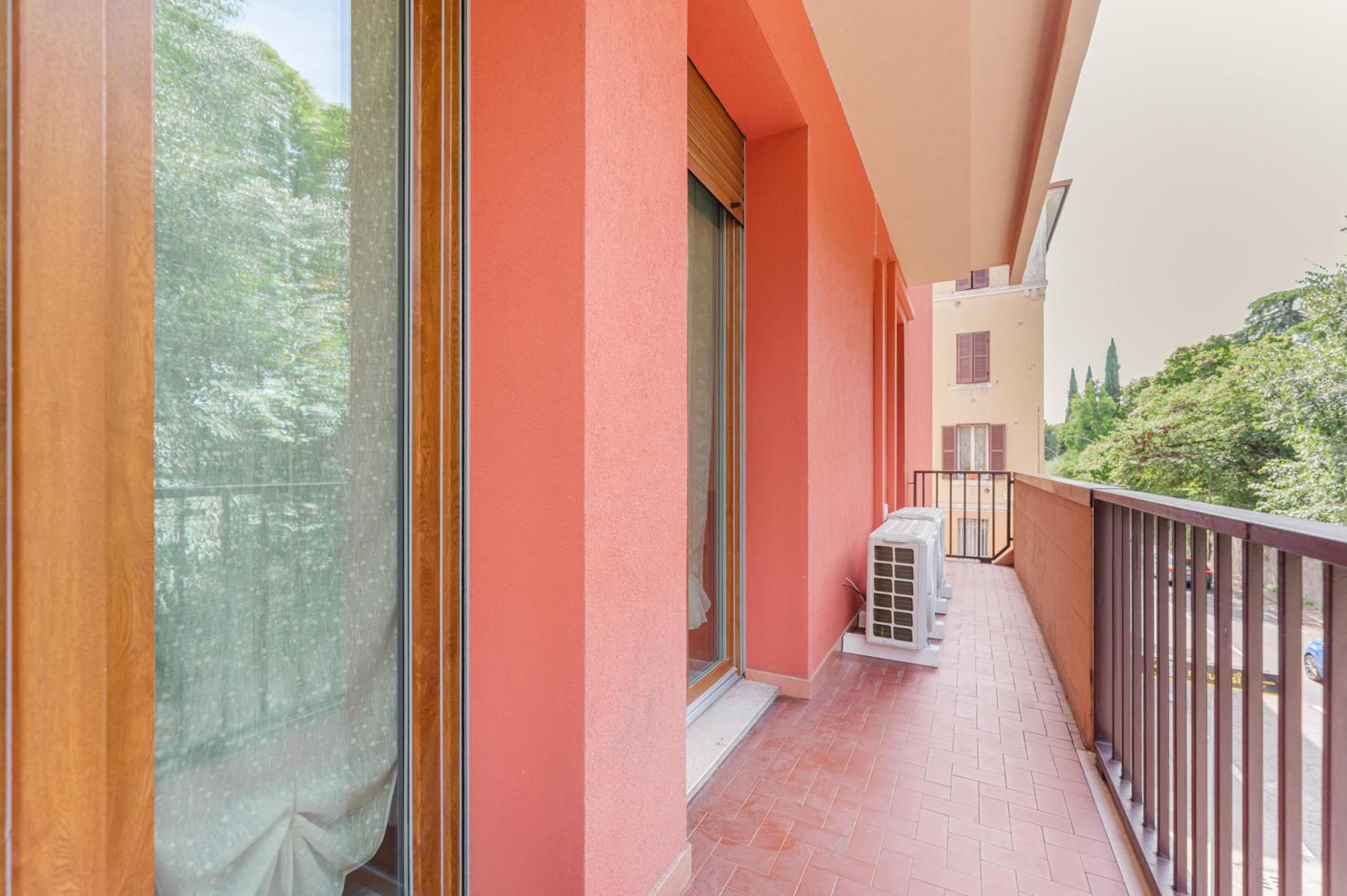 Parco delle Mura - tra Verona Centro e Stazione Treni