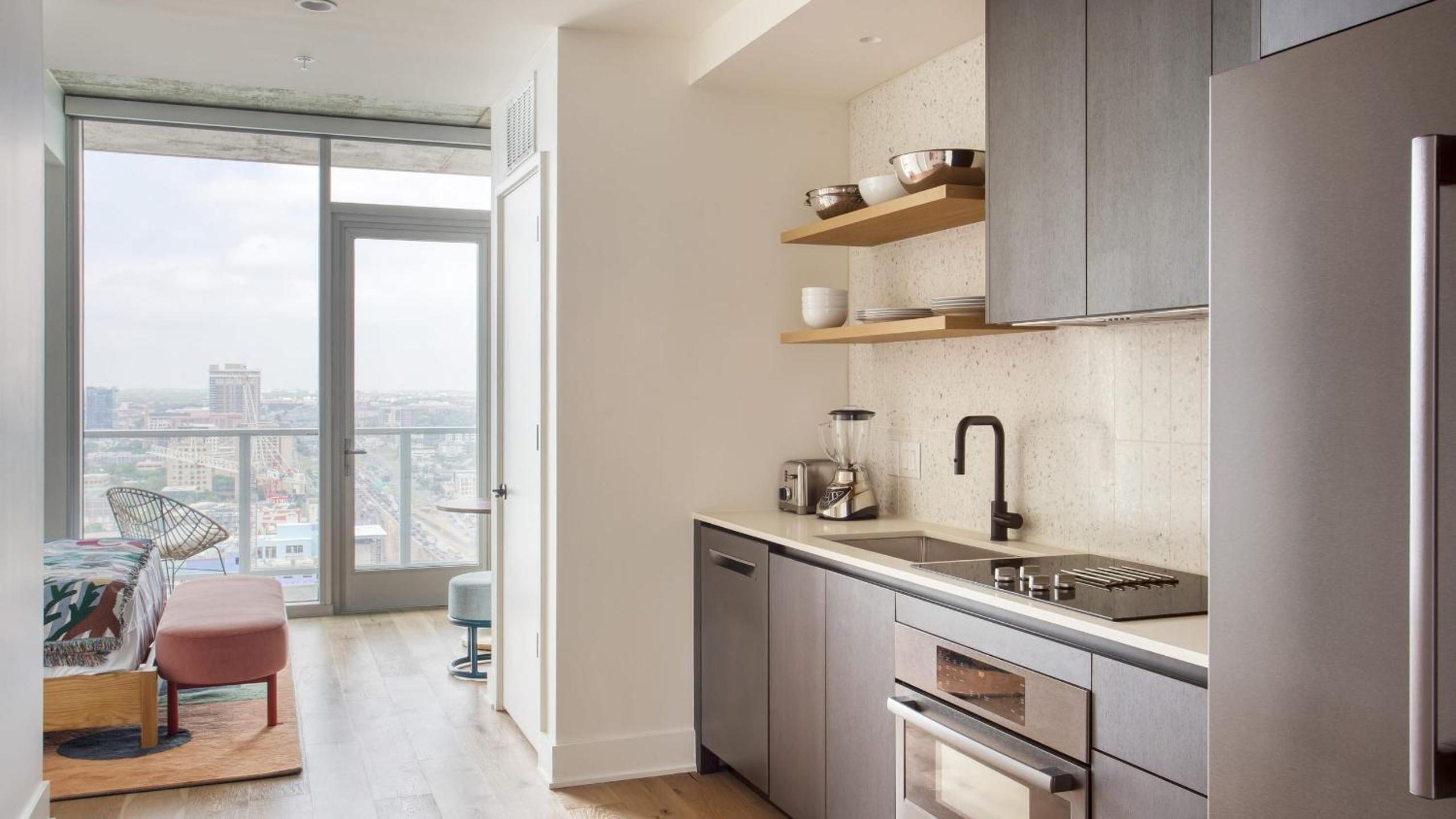 Luxe High Rise near DT Austin w Views Rooftop Pool Gym Luxe Amenities
