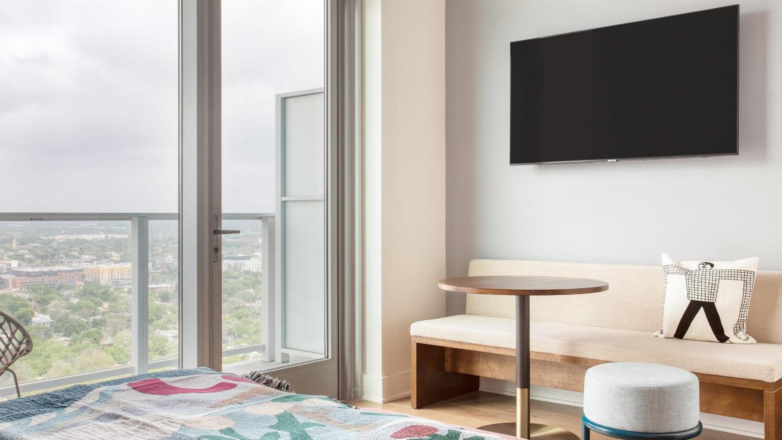 Luxe High Rise near DT Austin w Views Rooftop Pool Gym Luxe Amenities