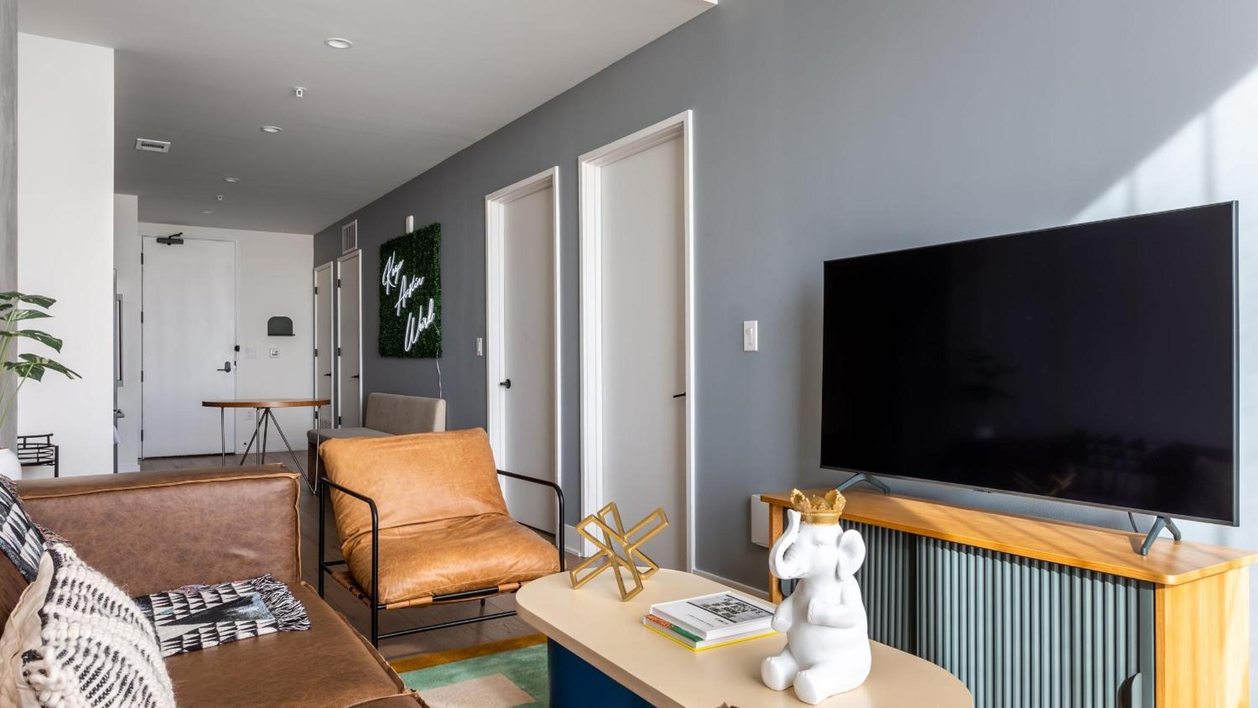 Luxe High Rise near DT Austin w Views Rooftop Pool Gym Luxe Amenities