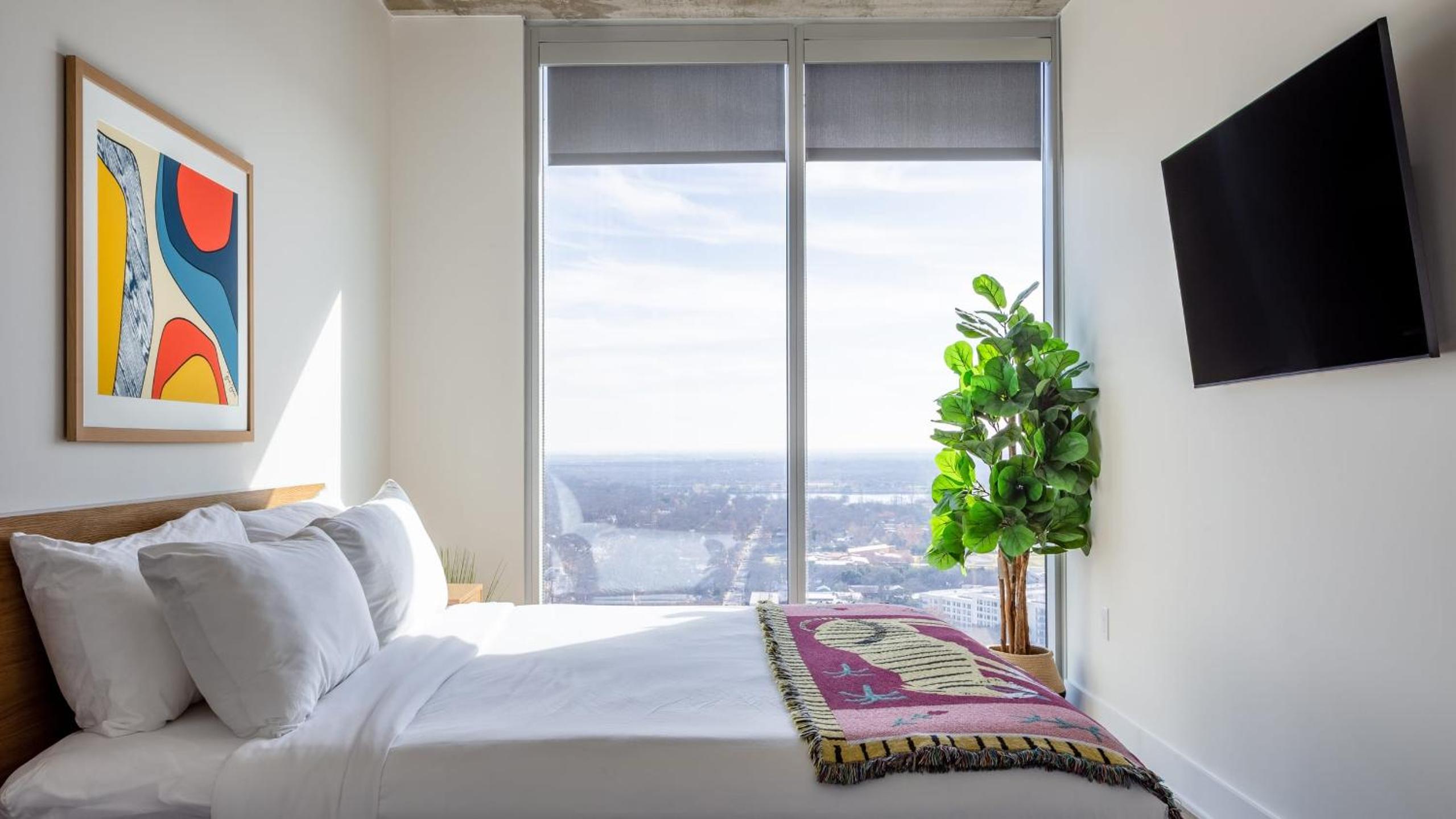 Luxe High Rise near DT Austin w Views Rooftop Pool Gym Luxe Amenities