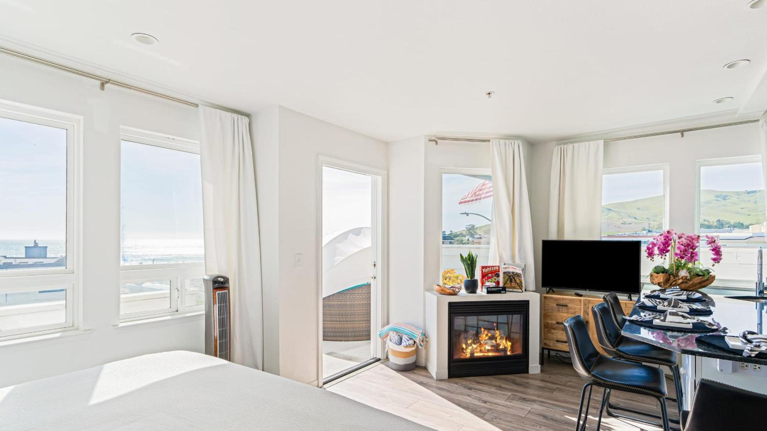 2 Coastal Studios at Cayucus Beach Access Ocean Views