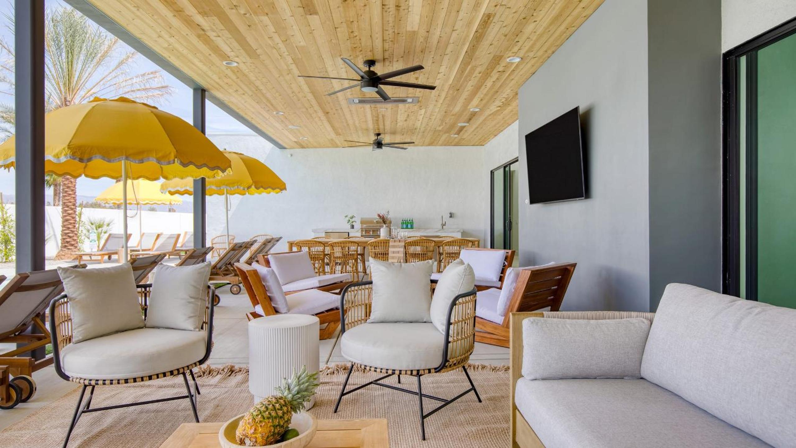 Sleeps 32 2 Villas Pool Putting GreenBocce Polo Villas Amara by AvantStay