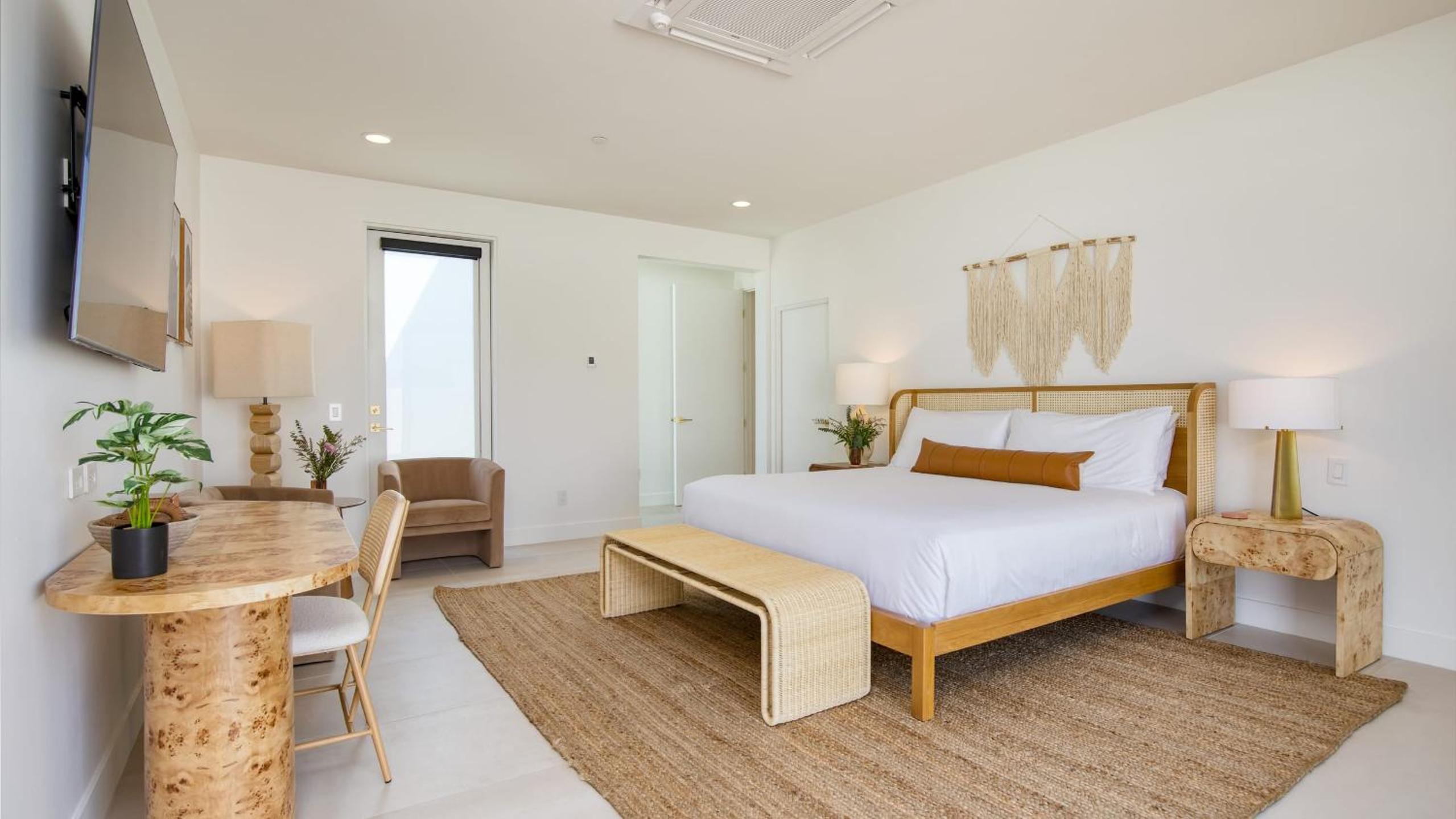 Sleeps 32 2 Villas Pool Putting GreenBocce Polo Villas Amara by AvantStay