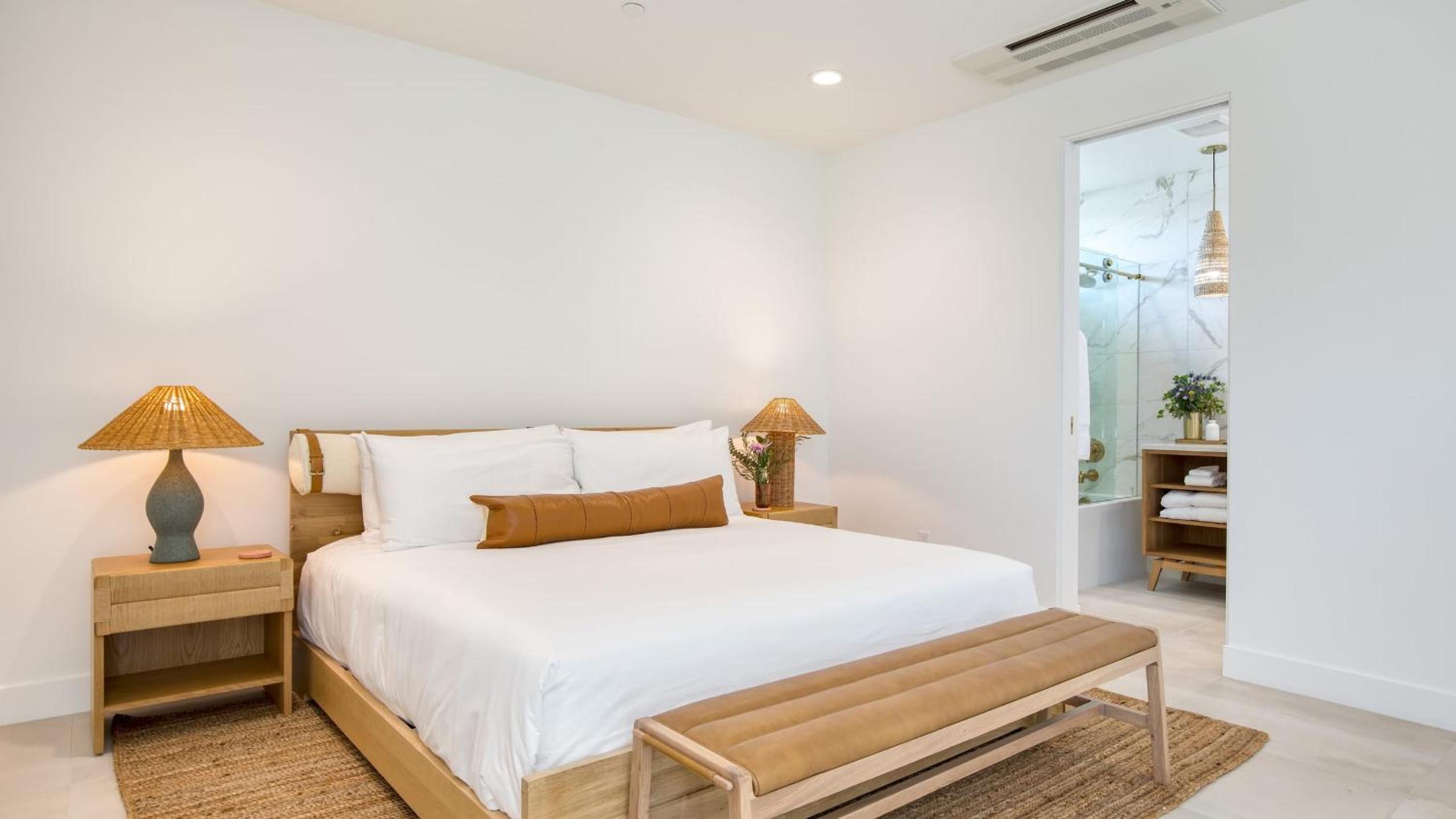 Sleeps 32 2 Villas Pool Putting GreenBocce Polo Villas Amara by AvantStay