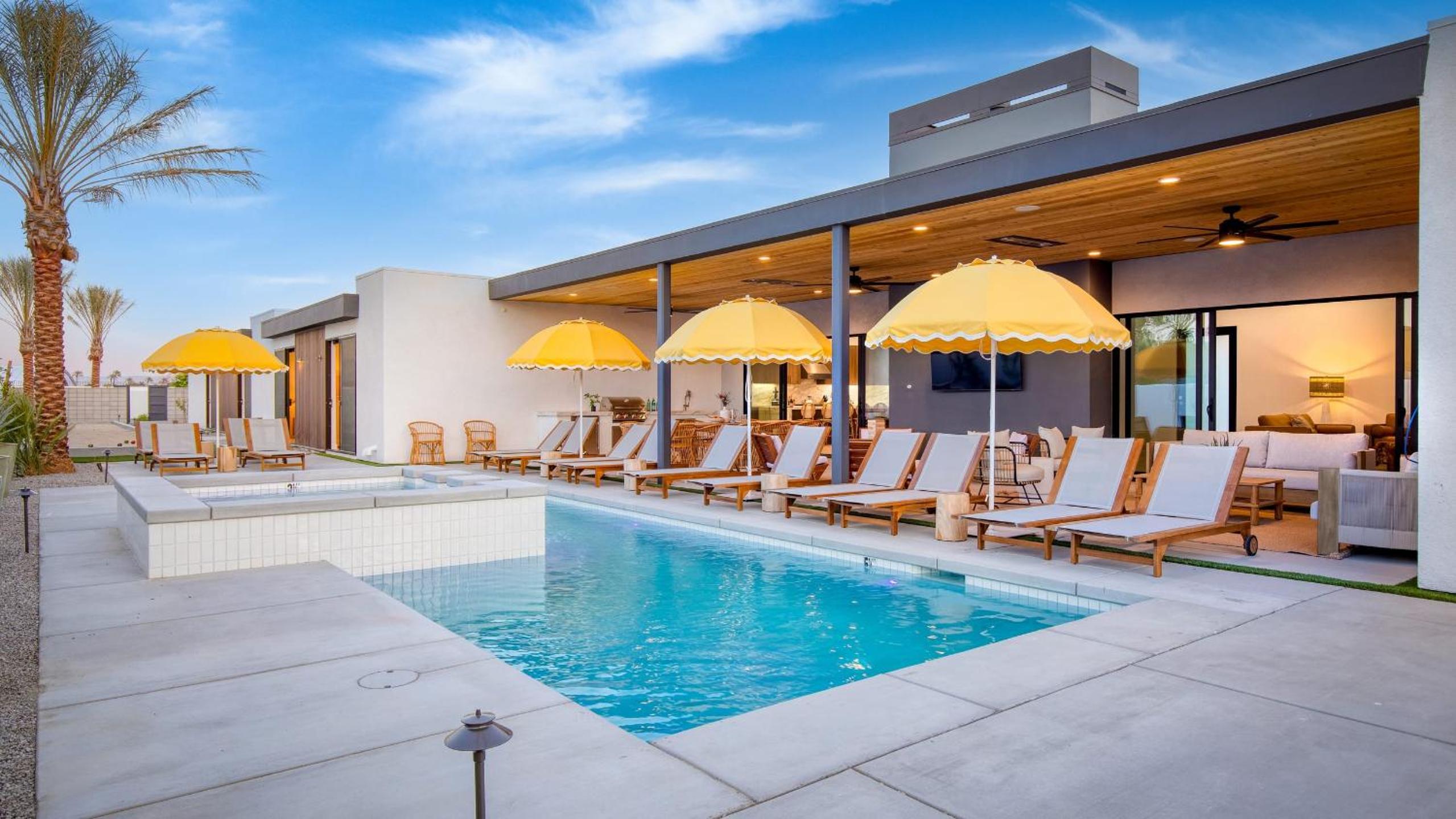 Sleeps 32 2 Villas Pool Putting GreenBocce Polo Villas Amara by AvantStay