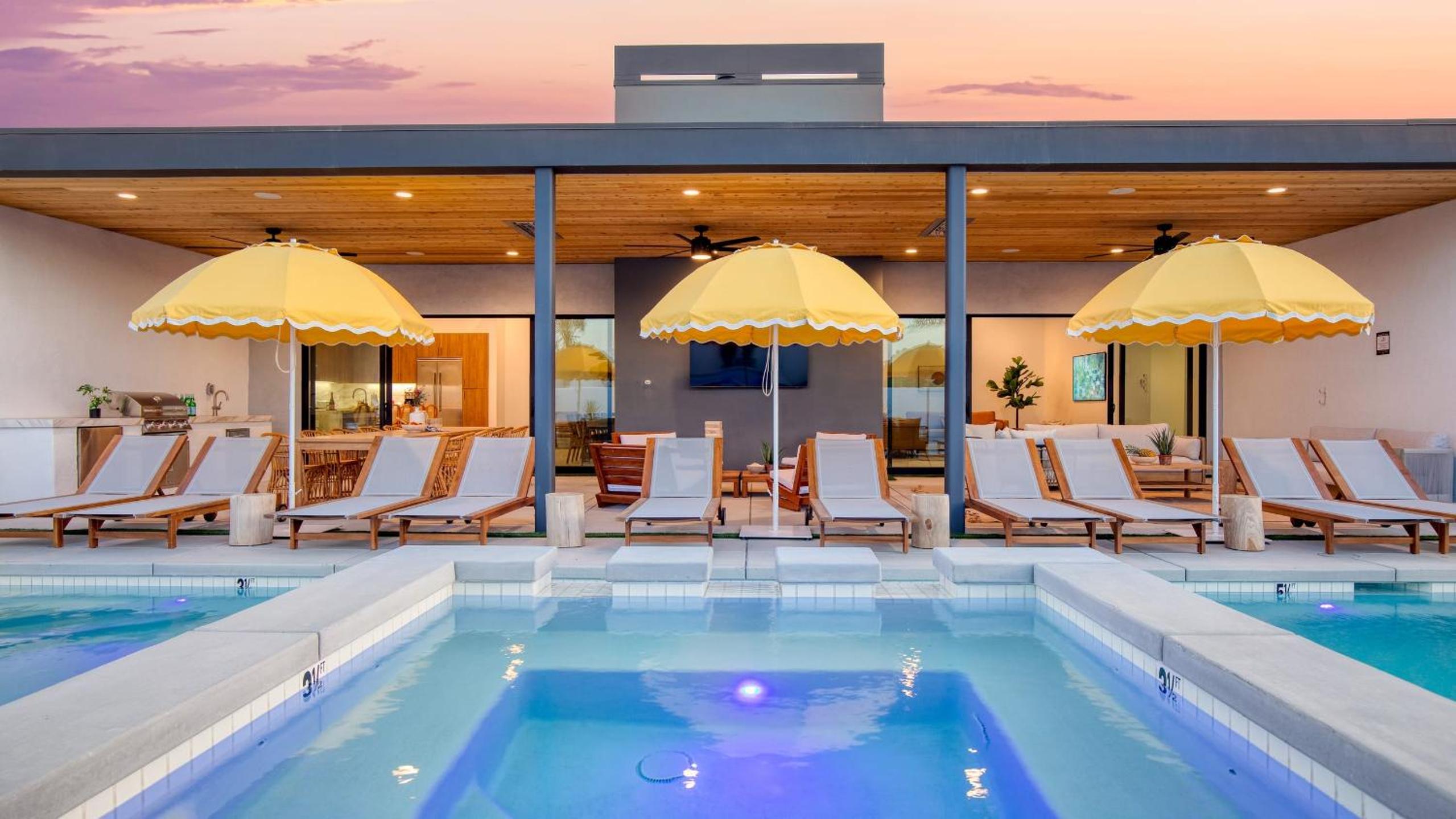 Sleeps 32 2 Villas Pool Putting GreenBocce Polo Villas Amara by AvantStay