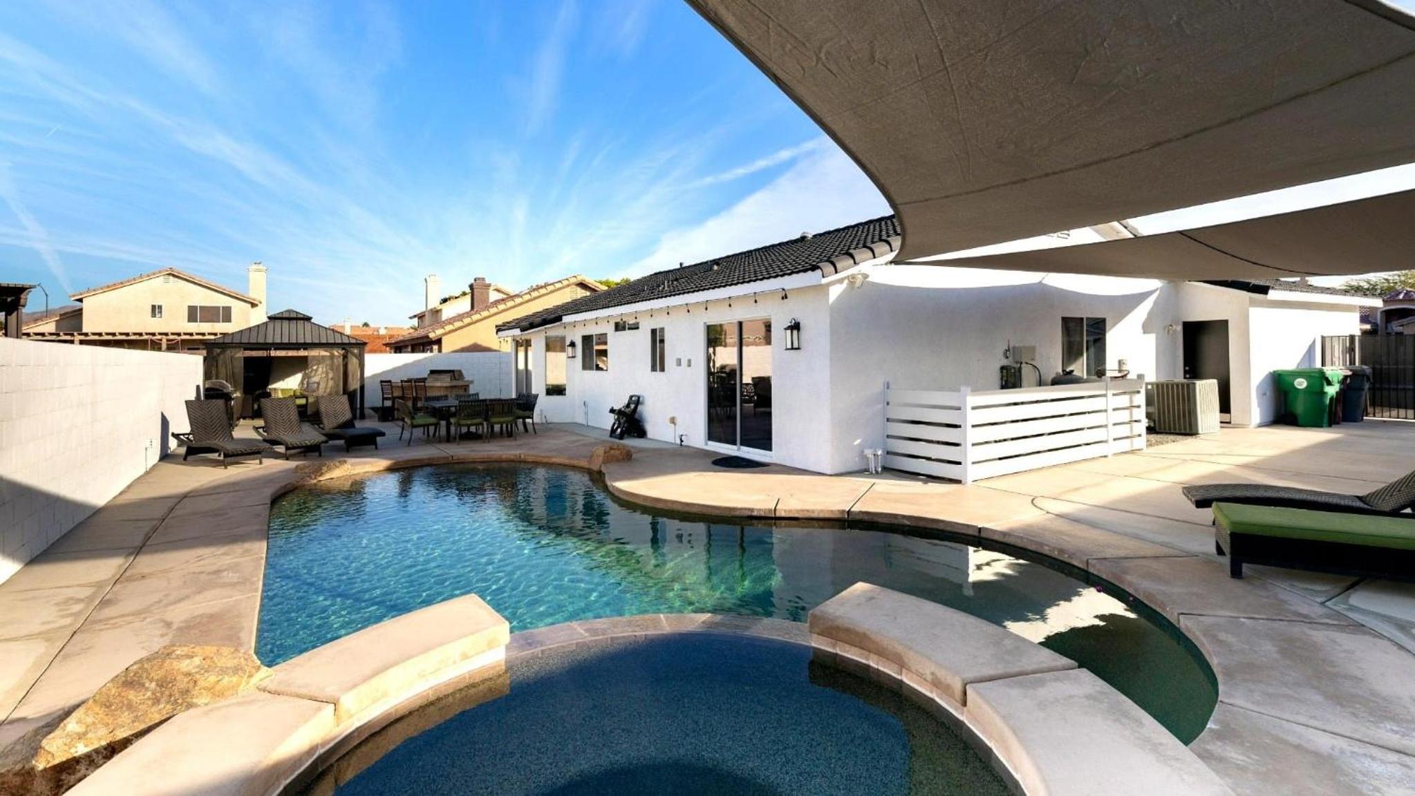 Pacifica Sur by AvantStay Pool Hot Tub Gazebo