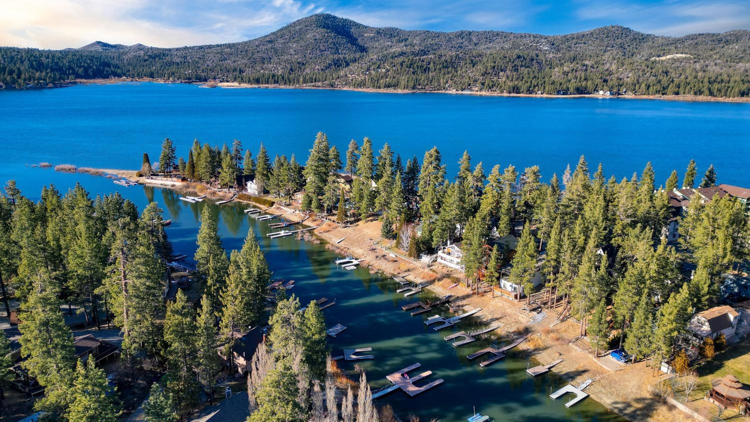 Lakefront w Private Dock Hot Tub Large Deck Views Lakeside on Lagunita