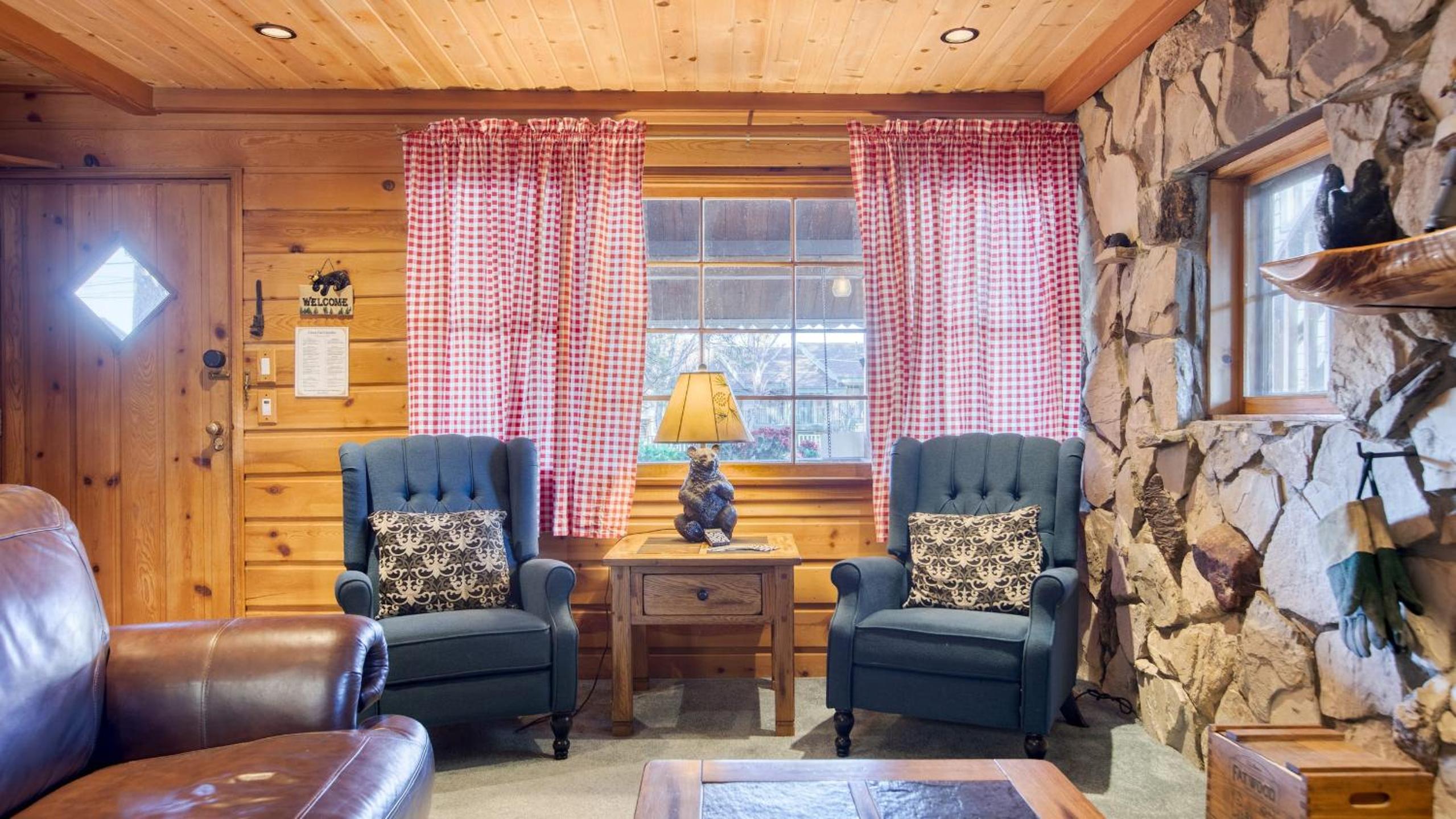 Lakefront w Private Dock Hot Tub Large Deck Views Lakeside on Lagunita