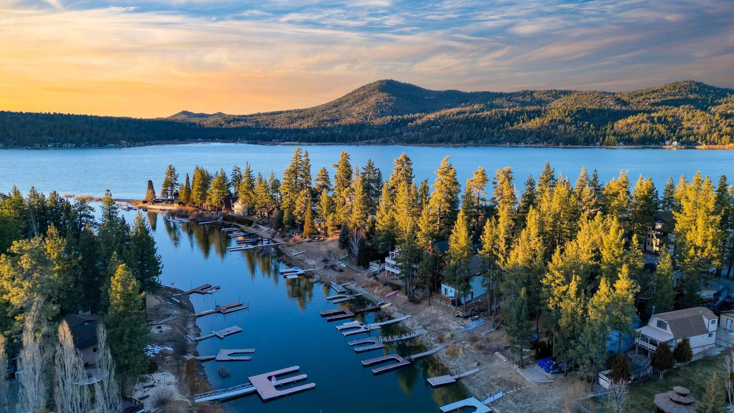Lakefront w Private Dock Hot Tub Large Deck Views Lakeside on Lagunita