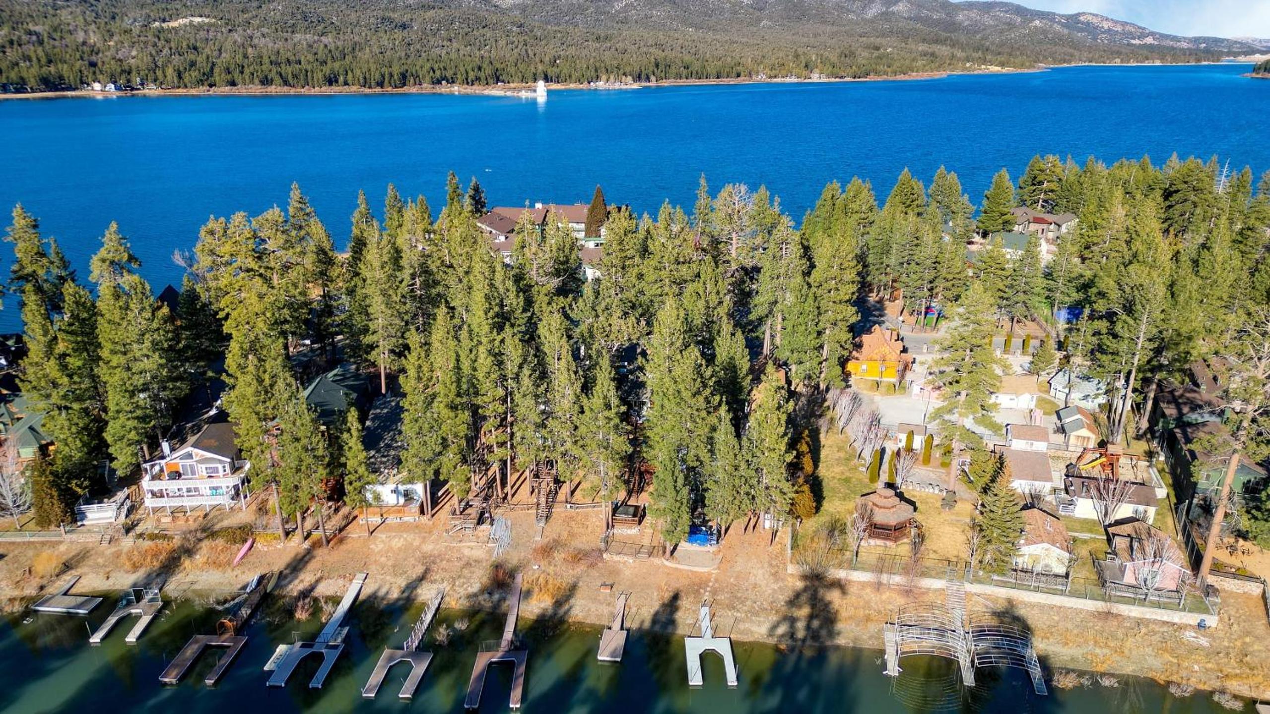 Lakefront w Private Dock Hot Tub Large Deck Views Lakeside on Lagunita