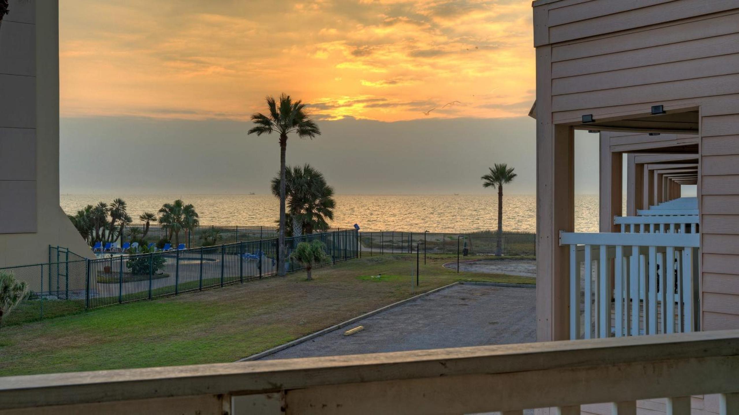 Private Balcony w Ocean View Pool Hot Tub Access Ocean Echo by AvantStay