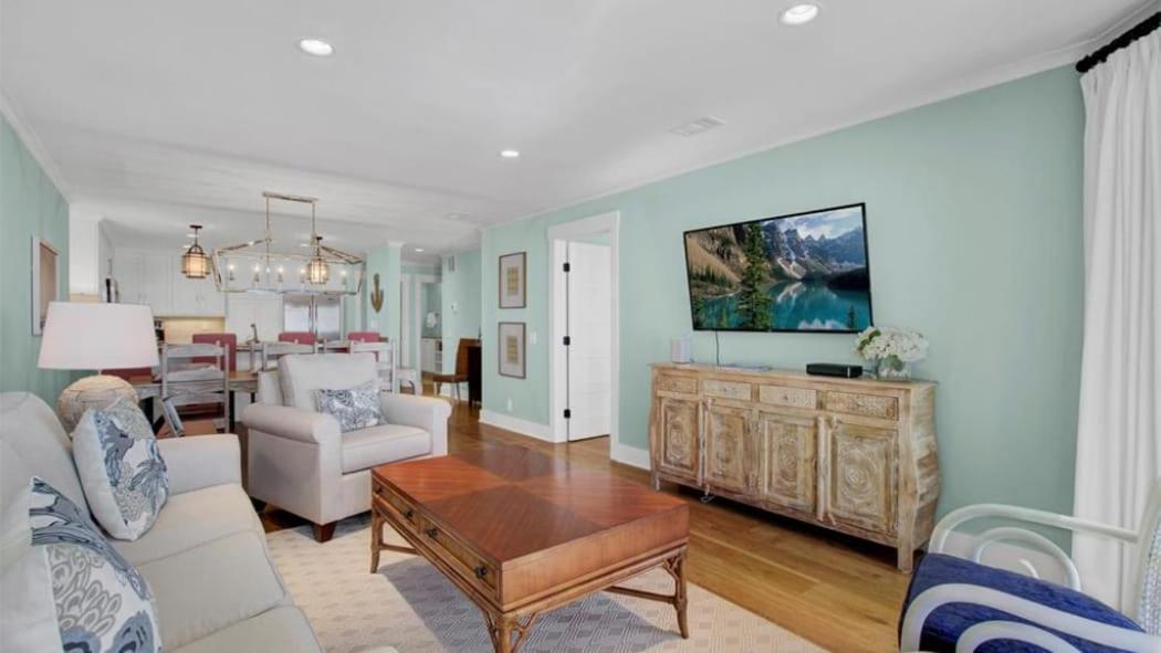 415 Seascape by AvantStay Beachfront Condo w Communal Pool Access