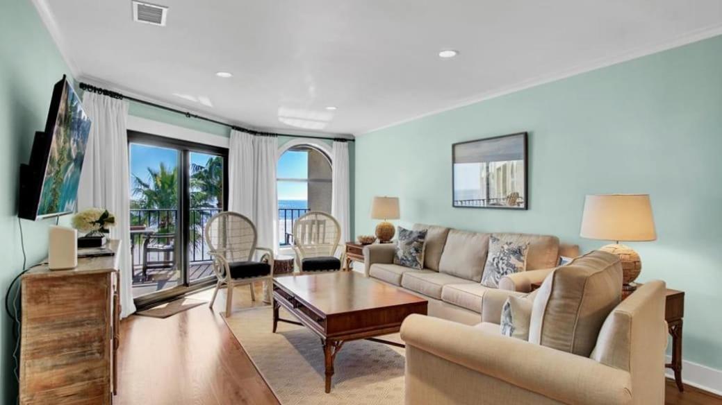 415 Seascape by AvantStay Beachfront Condo w Communal Pool Access