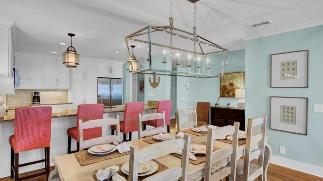 415 Seascape by AvantStay Beachfront Condo w Communal Pool Access