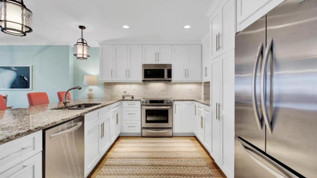 415 Seascape by AvantStay Beachfront Condo w Communal Pool Access