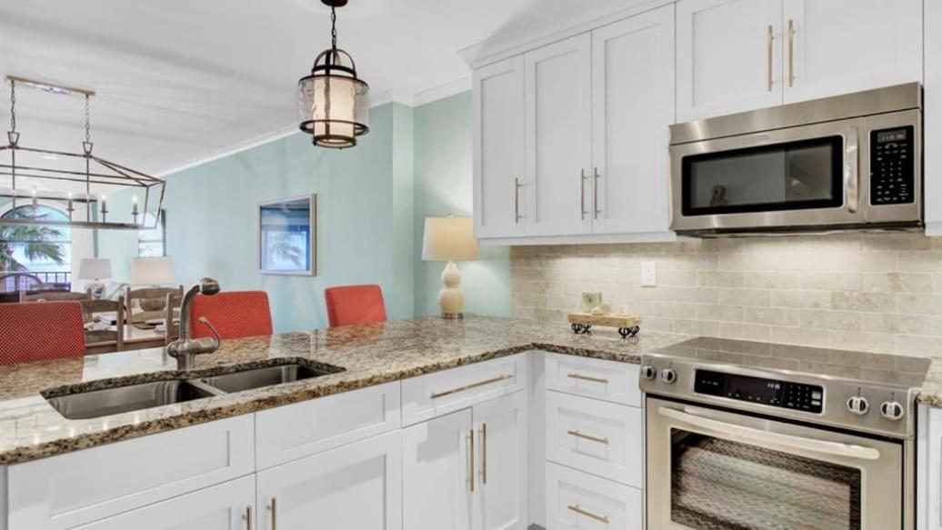 415 Seascape by AvantStay Beachfront Condo w Communal Pool Access