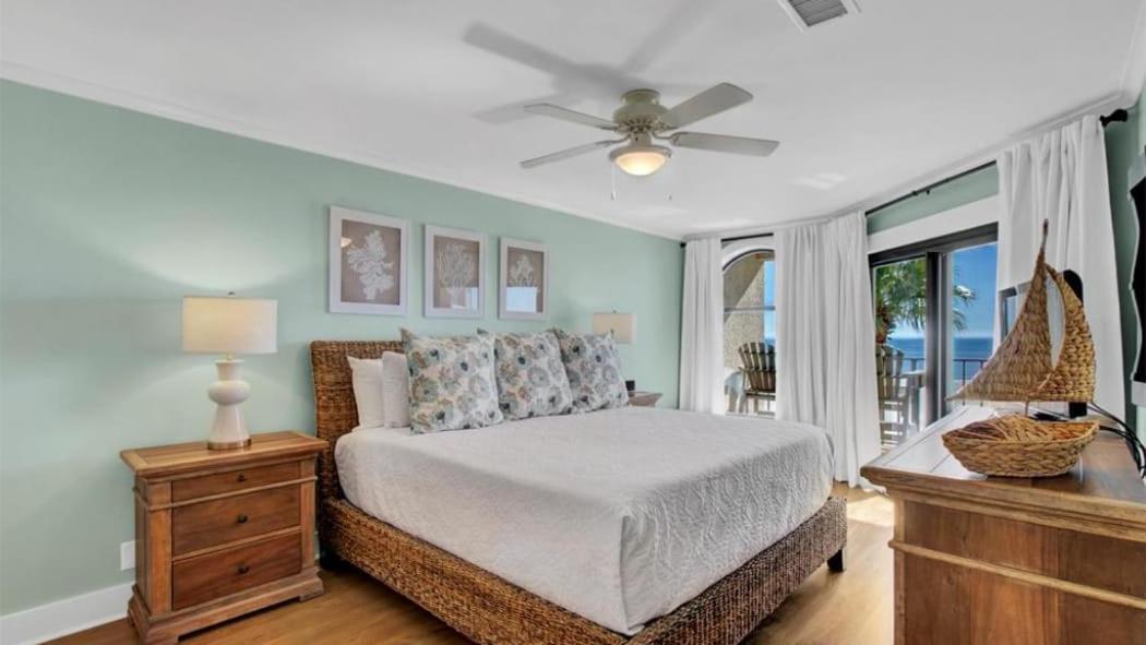 415 Seascape by AvantStay Beachfront Condo w Communal Pool Access