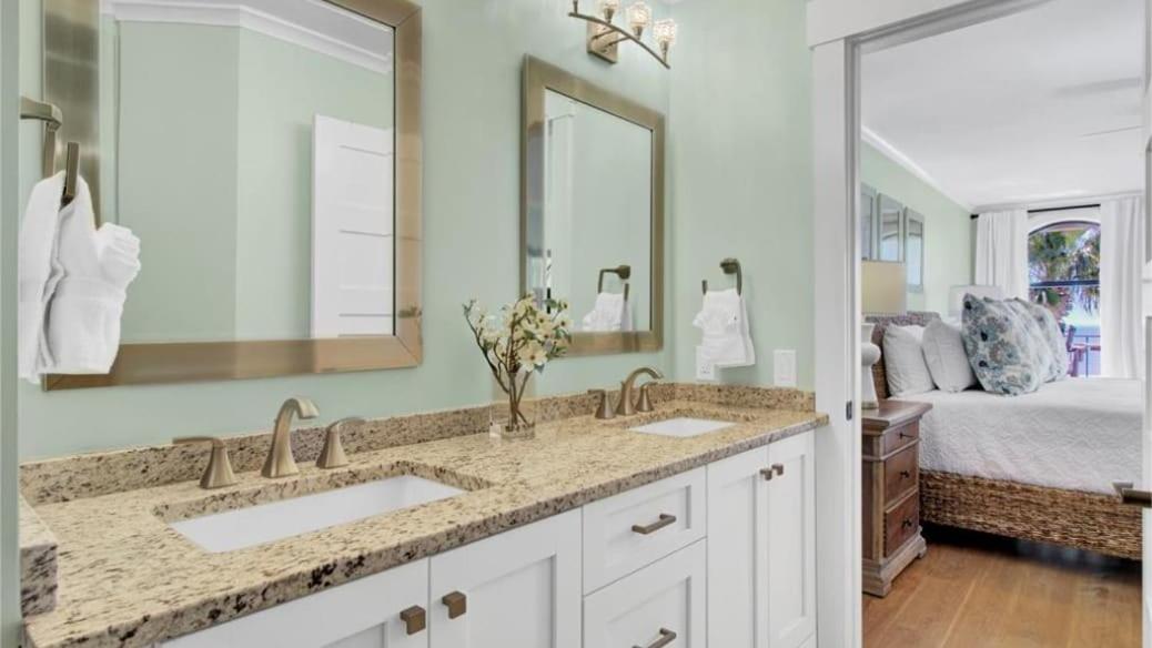 415 Seascape by AvantStay Beachfront Condo w Communal Pool Access