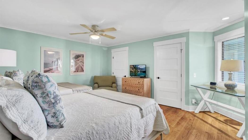 415 Seascape by AvantStay Beachfront Condo w Communal Pool Access