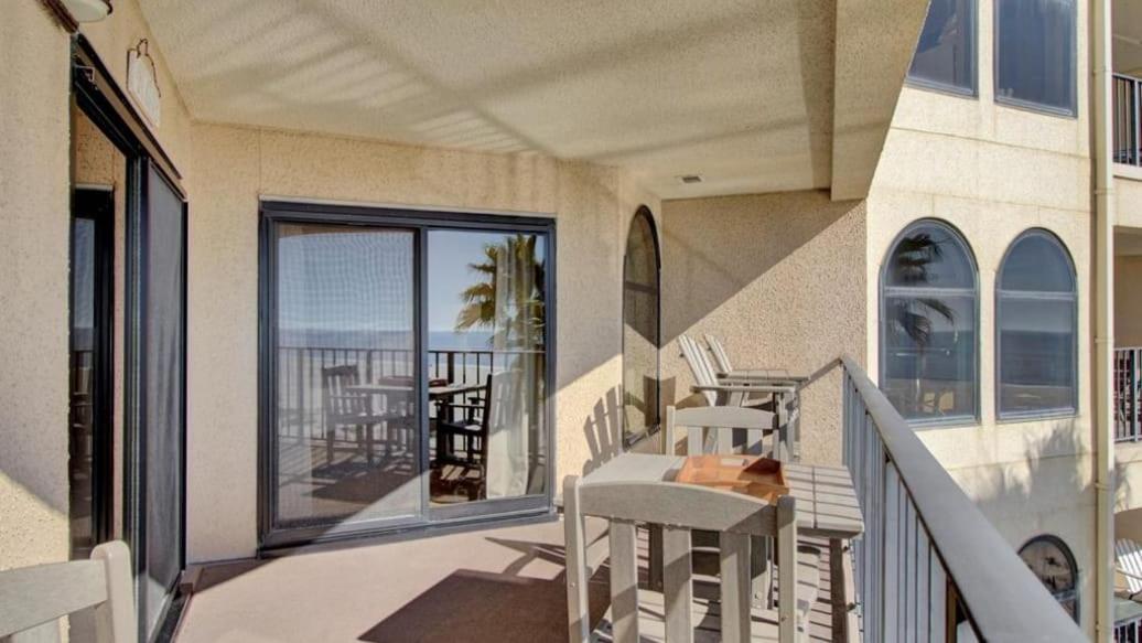 415 Seascape by AvantStay Beachfront Condo w Communal Pool Access