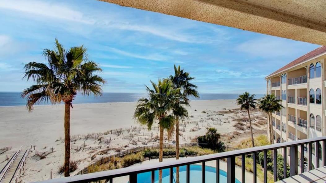 415 Seascape by AvantStay Beachfront Condo w Communal Pool Access