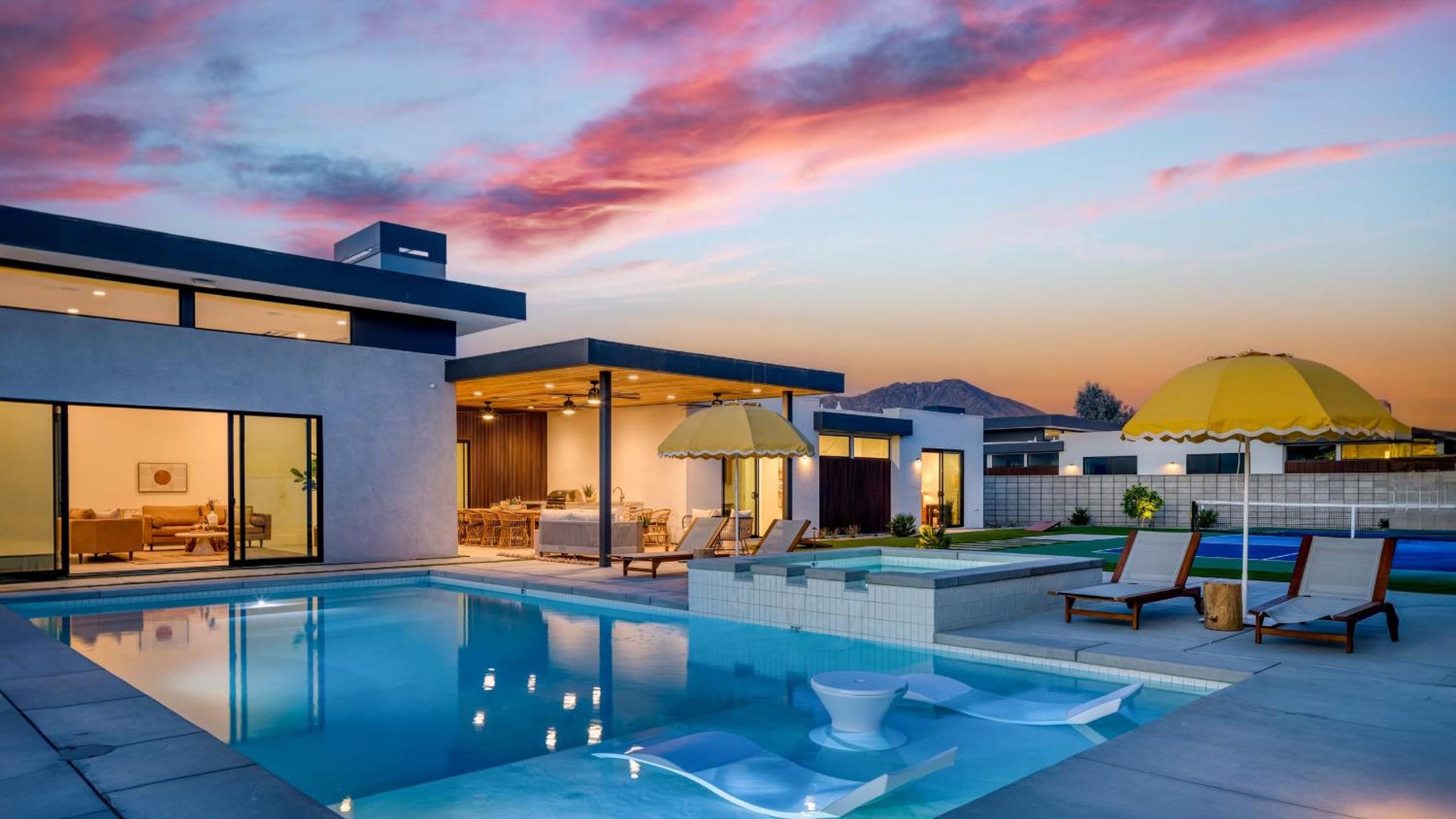 Sleeps 34 2 Villas Pool Pickleball Bocce Polo Villas Elara by AvantStay