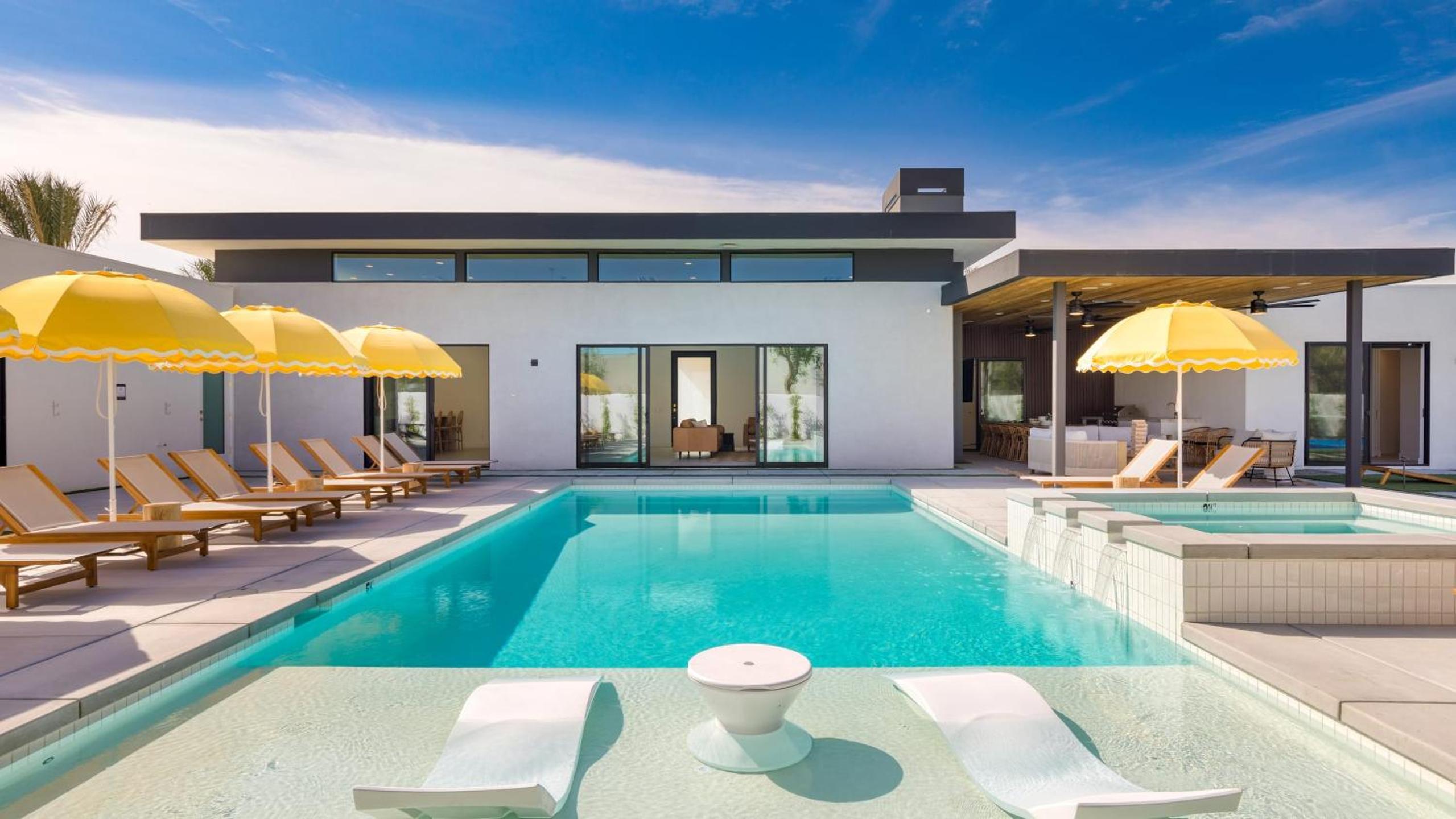 Sleeps 34 2 Villas Pool Pickleball Bocce Polo Villas Elara by AvantStay