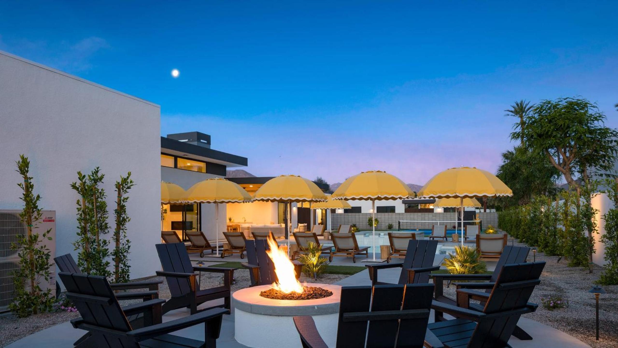 Sleeps 34 2 Villas Pool Pickleball Bocce Polo Villas Elara by AvantStay