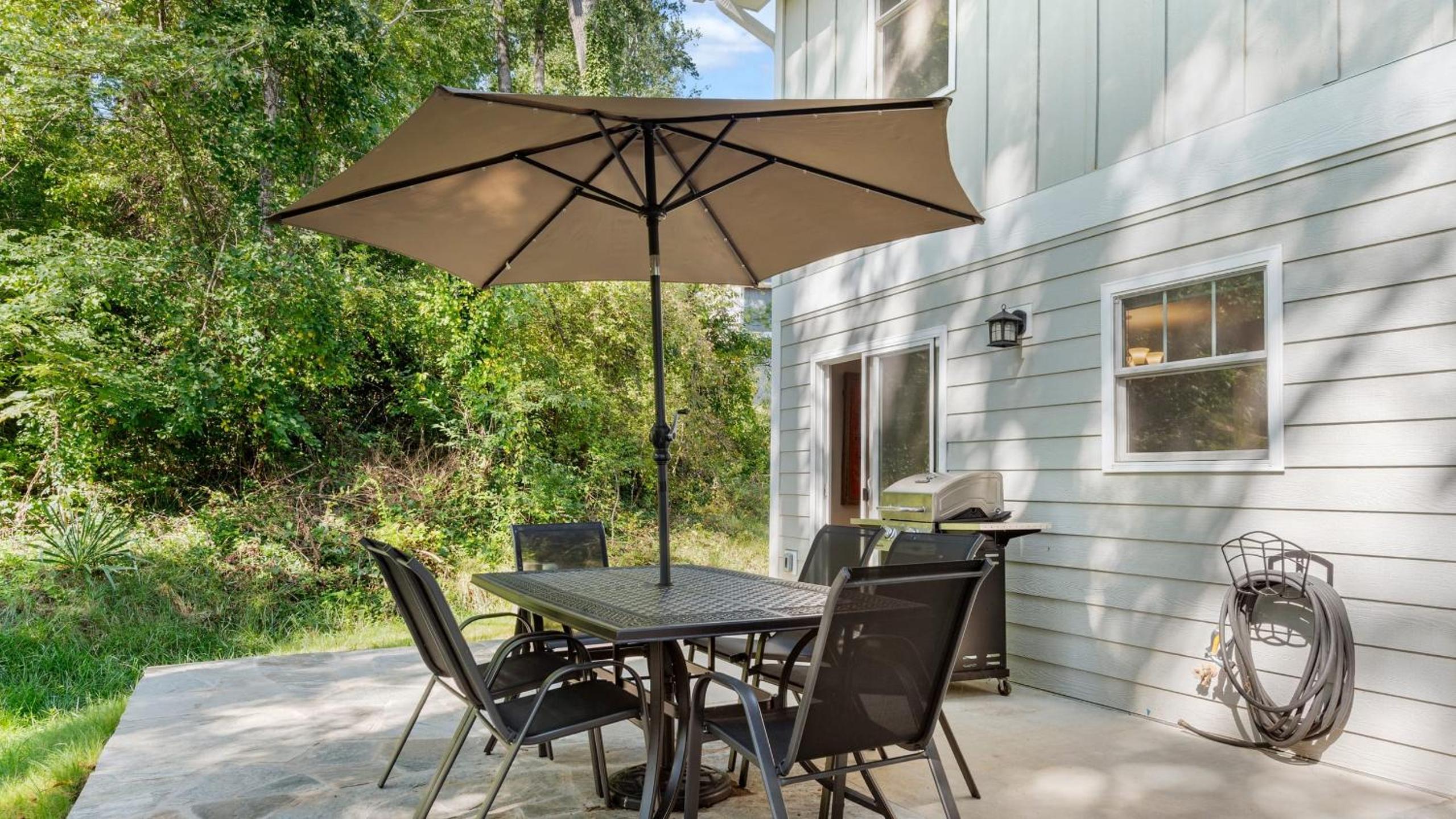 Little Sycamore Duplex by AvantStay Sleeps 20 w Private Patio 6 Minutes to Downtown Asheville