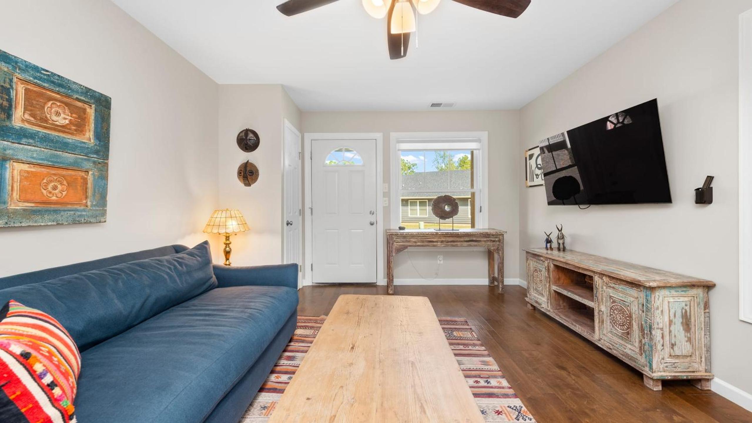 Little Sycamore Duplex by AvantStay Sleeps 20 w Private Patio 6 Minutes to Downtown Asheville