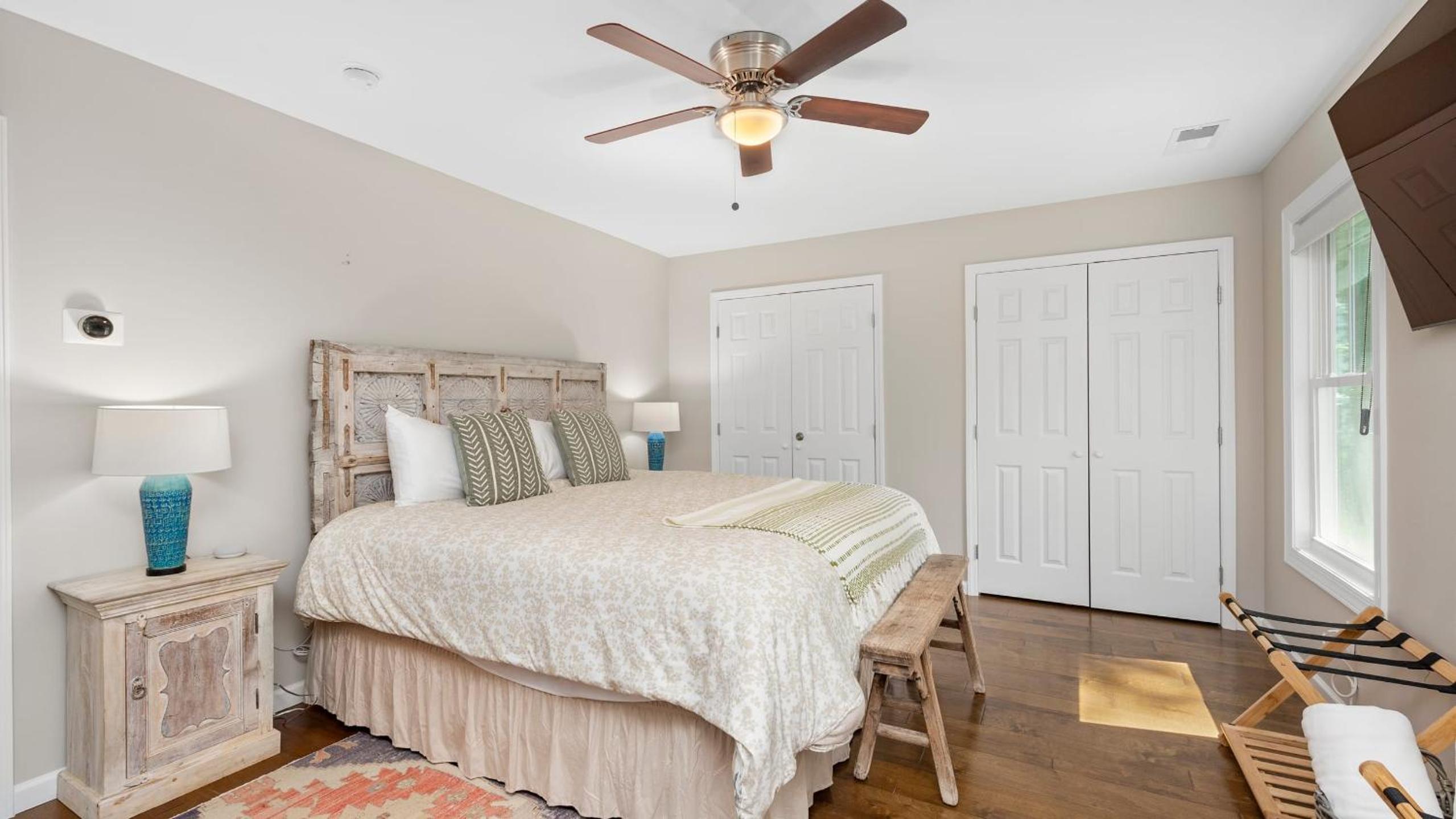 Little Sycamore Duplex by AvantStay Sleeps 20 w Private Patio 6 Minutes to Downtown Asheville