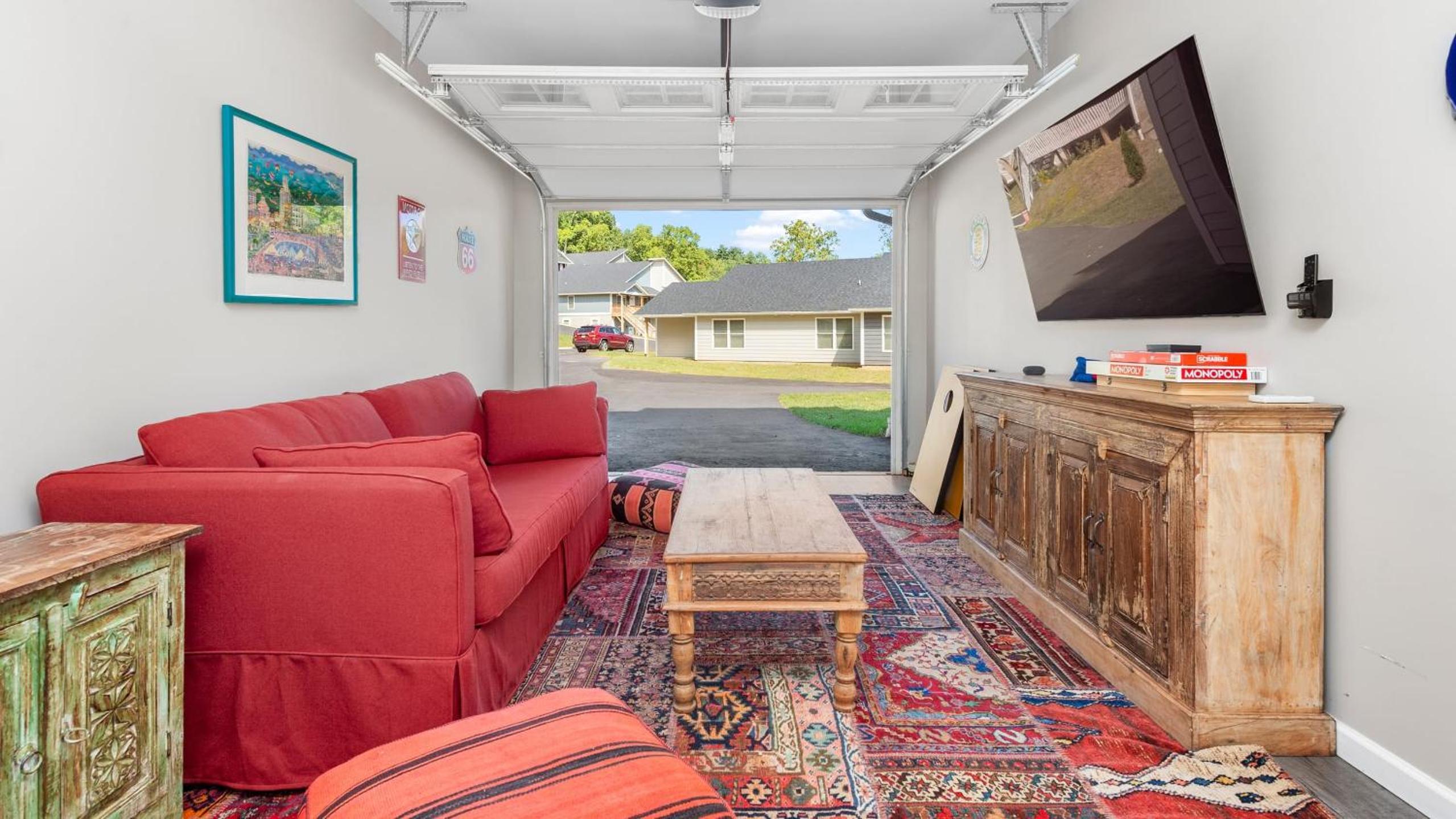 Little Sycamore Duplex by AvantStay Sleeps 20 w Private Patio 6 Minutes to Downtown Asheville