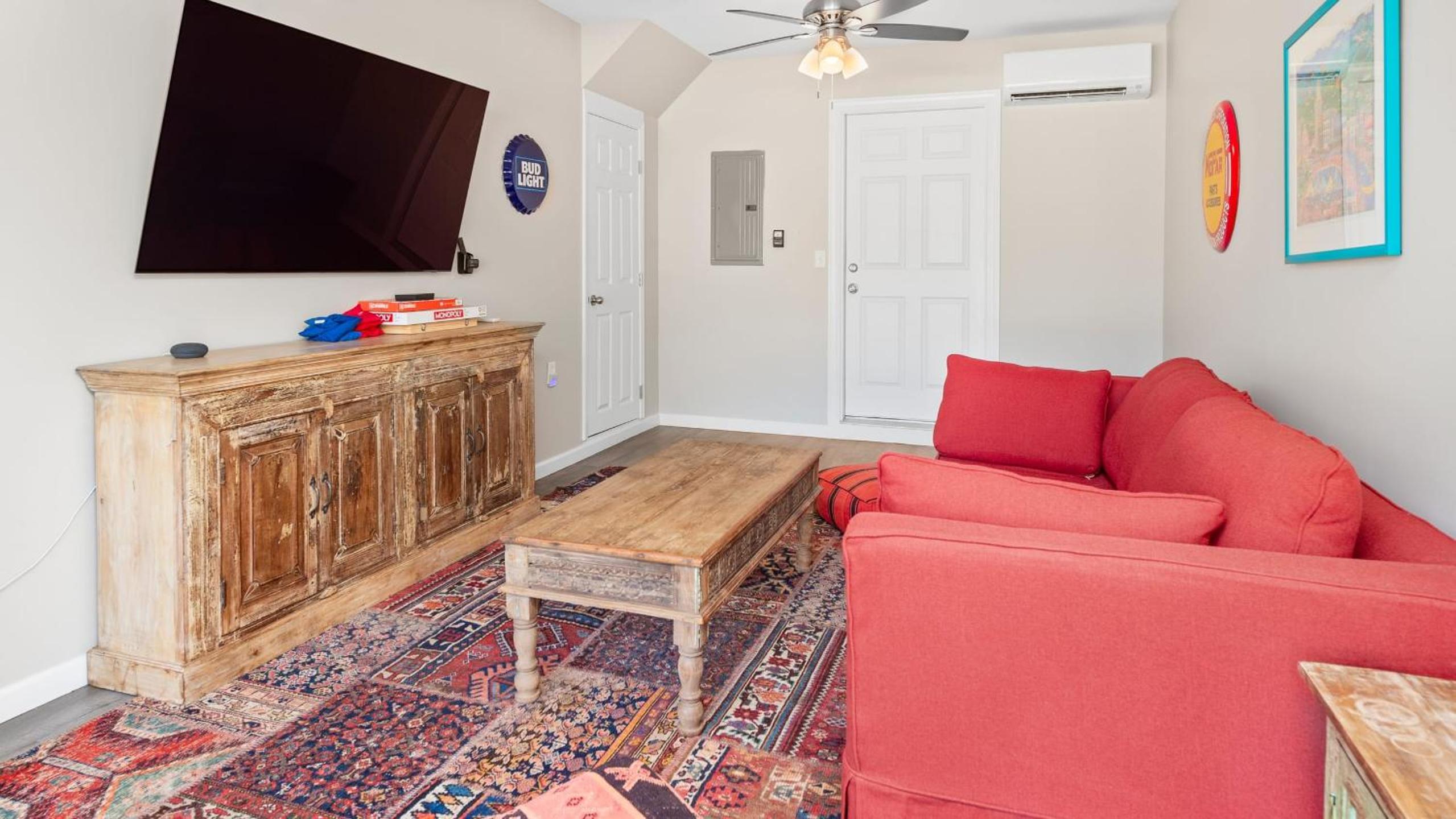 Little Sycamore Duplex by AvantStay Sleeps 20 w Private Patio 6 Minutes to Downtown Asheville