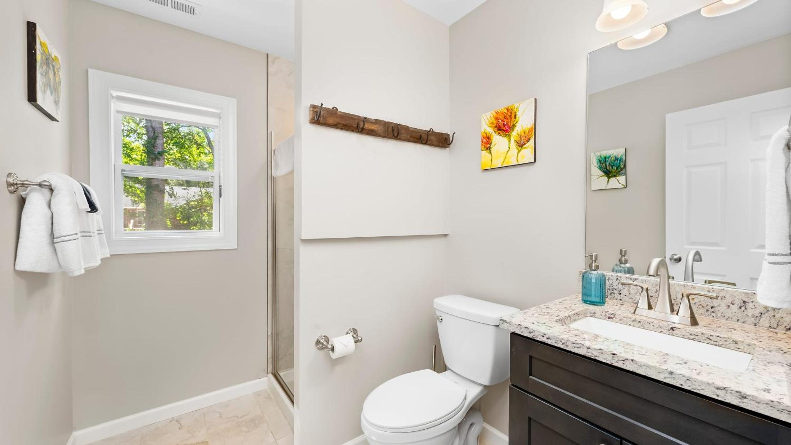 Little Sycamore Duplex by AvantStay Sleeps 20 w Private Patio 6 Minutes to Downtown Asheville