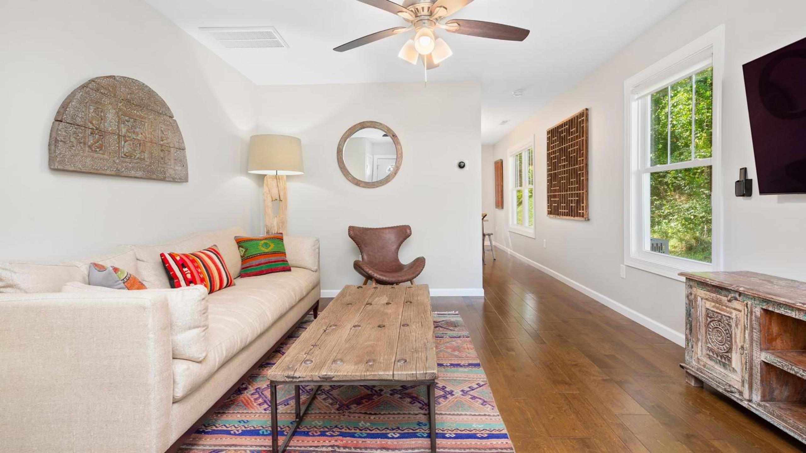 Little Sycamore Duplex by AvantStay Sleeps 20 w Private Patio 6 Minutes to Downtown Asheville