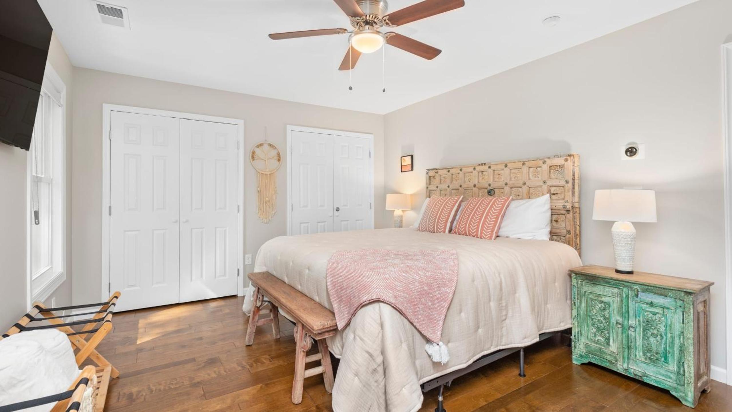Little Sycamore Duplex by AvantStay Sleeps 20 w Private Patio 6 Minutes to Downtown Asheville
