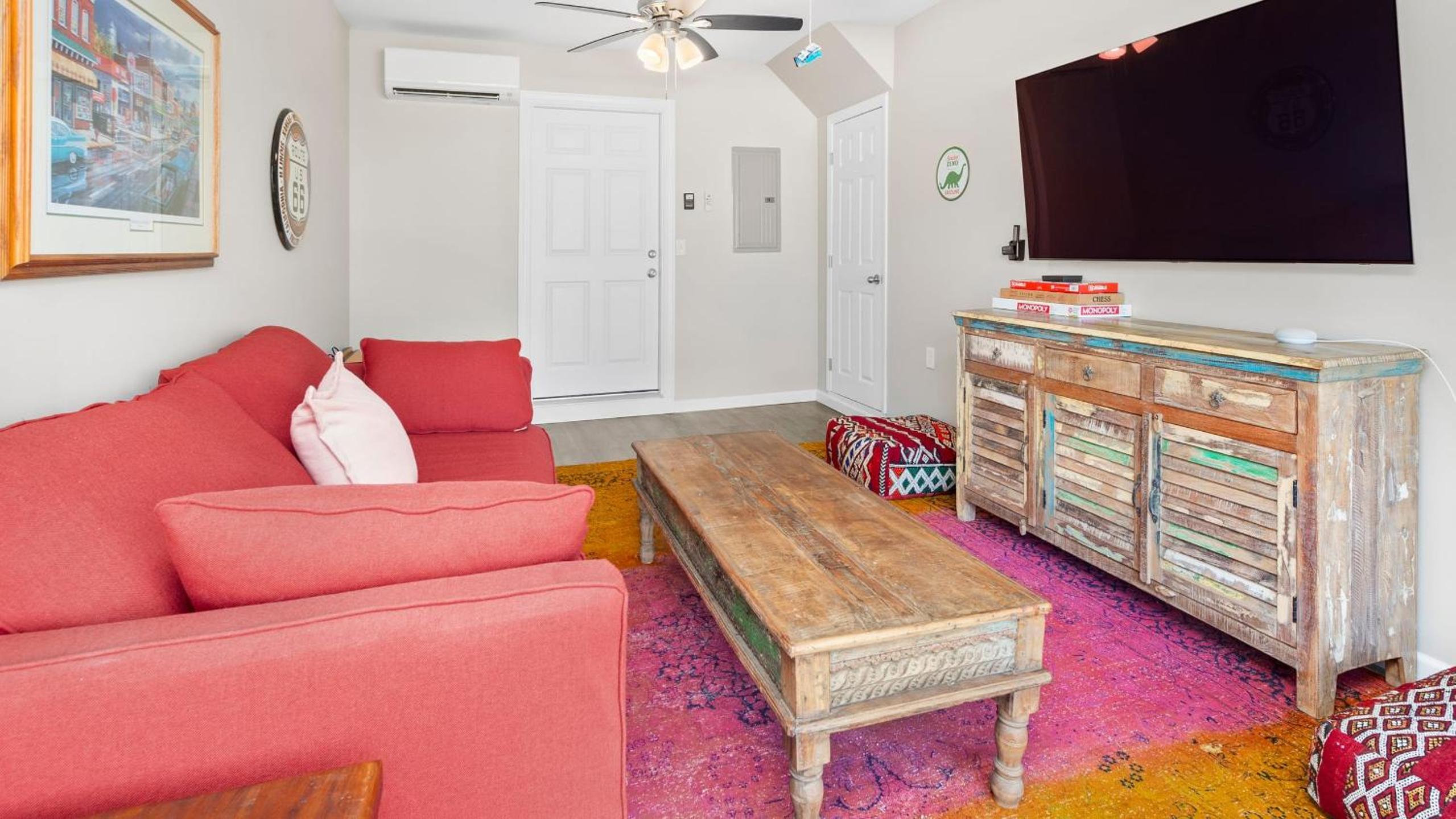 Little Sycamore Duplex by AvantStay Sleeps 20 w Private Patio 6 Minutes to Downtown Asheville