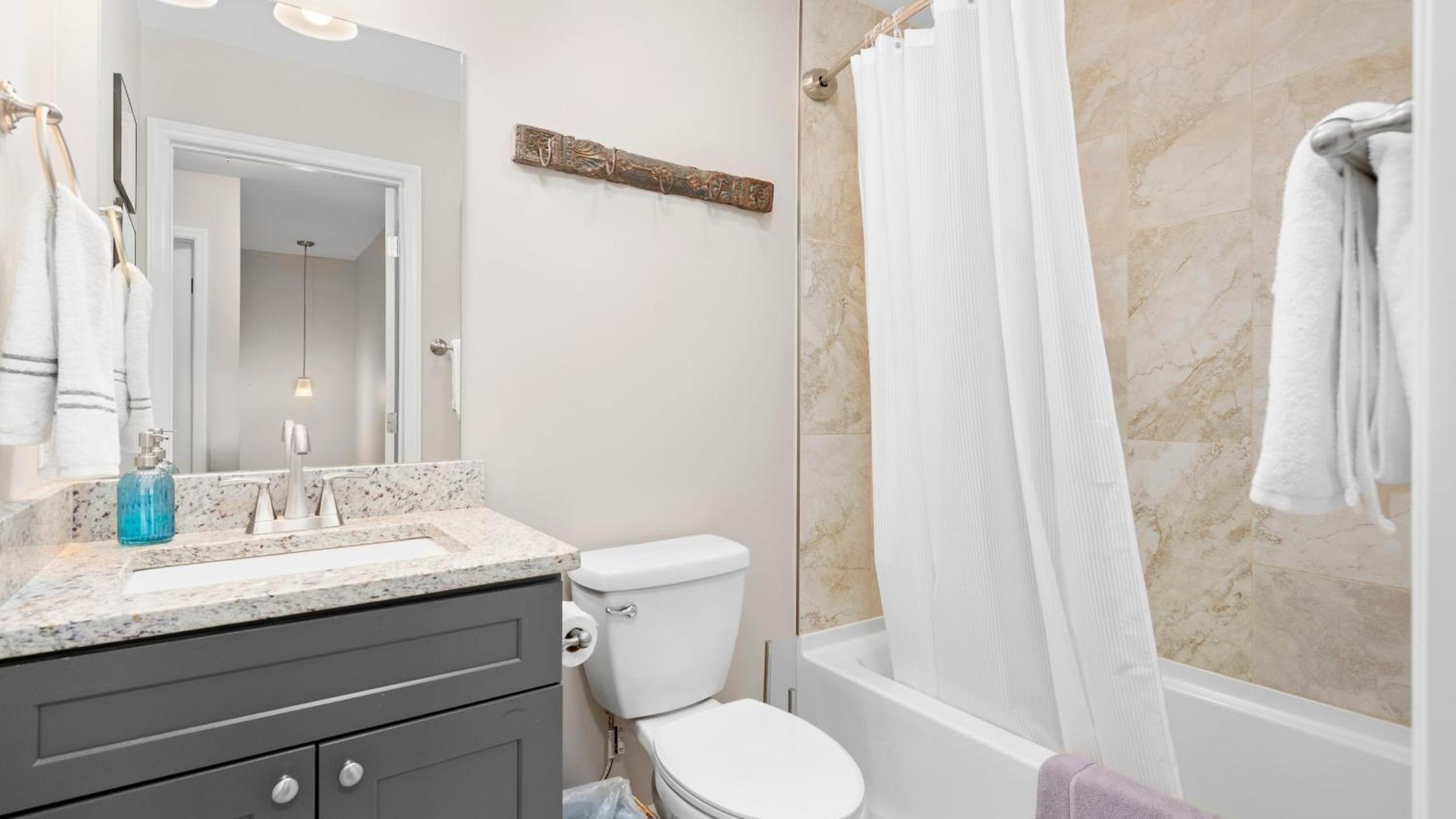Little Sycamore Duplex by AvantStay Sleeps 20 w Private Patio 6 Minutes to Downtown Asheville